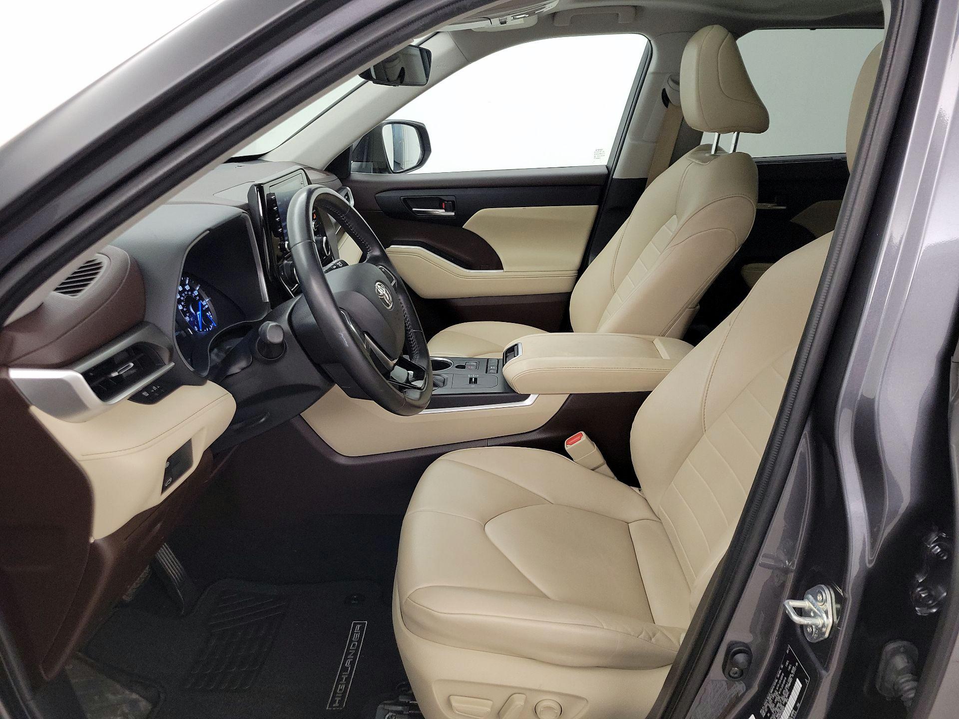 Thumbnail: 2021 Toyota Highlander - 11