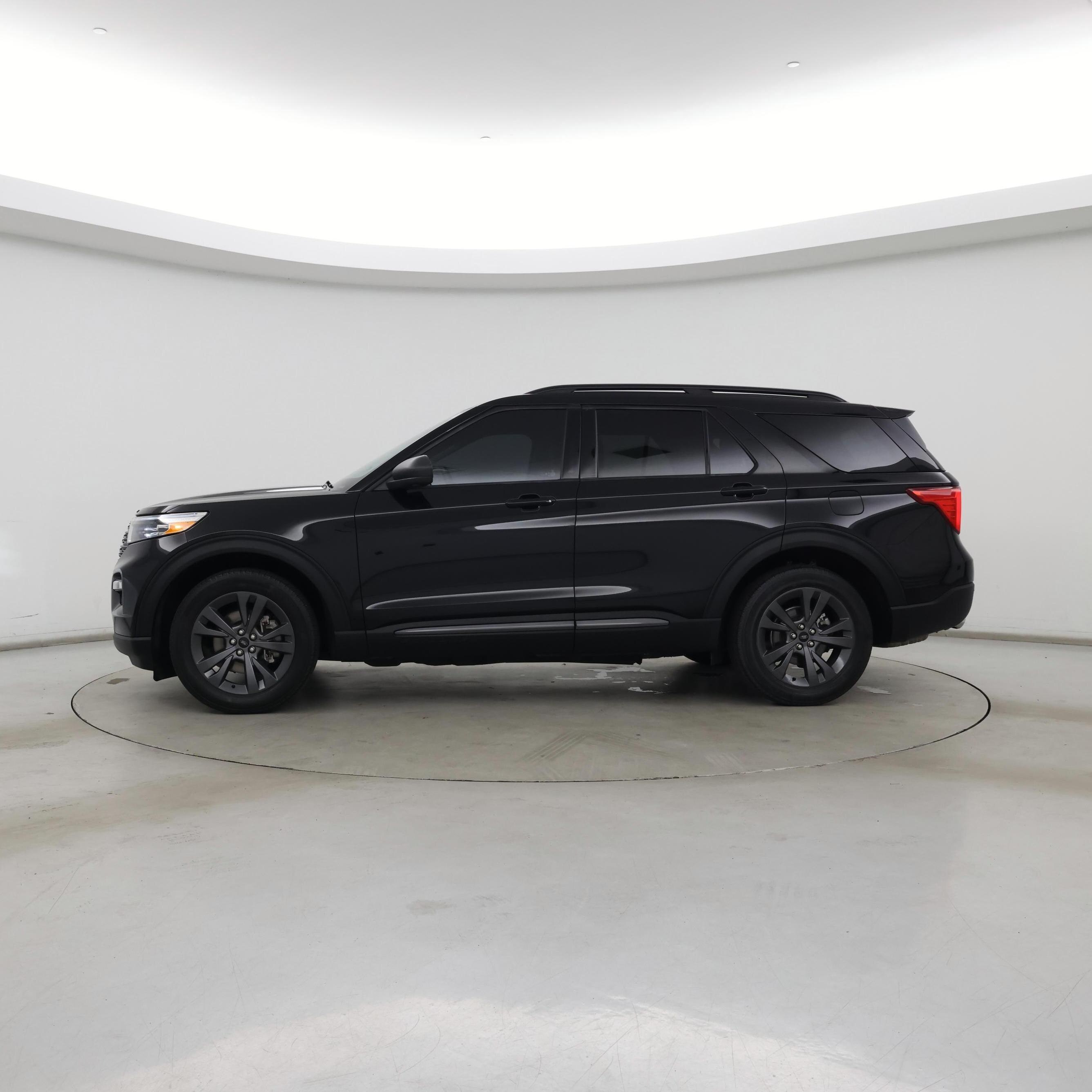 Thumbnail: 2021 Ford Explorer - 3