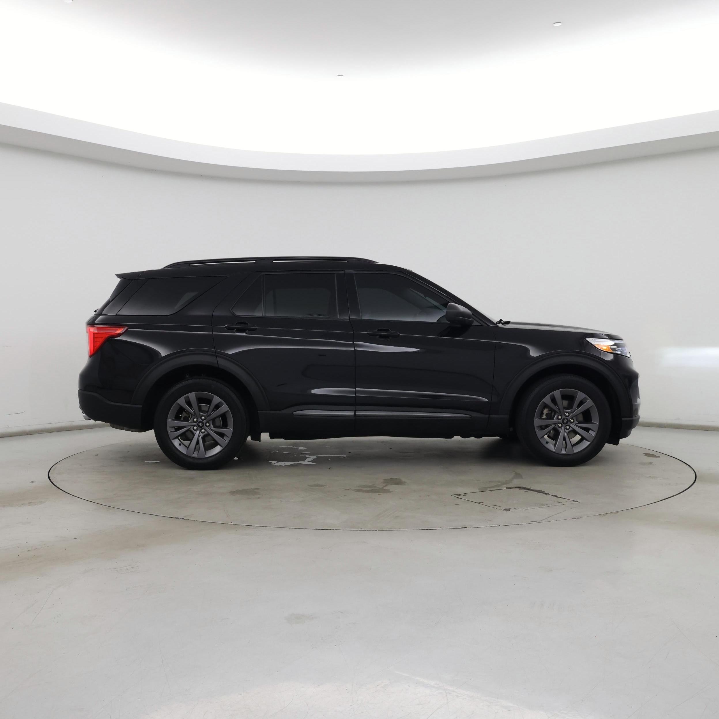 Thumbnail: 2021 Ford Explorer - 7