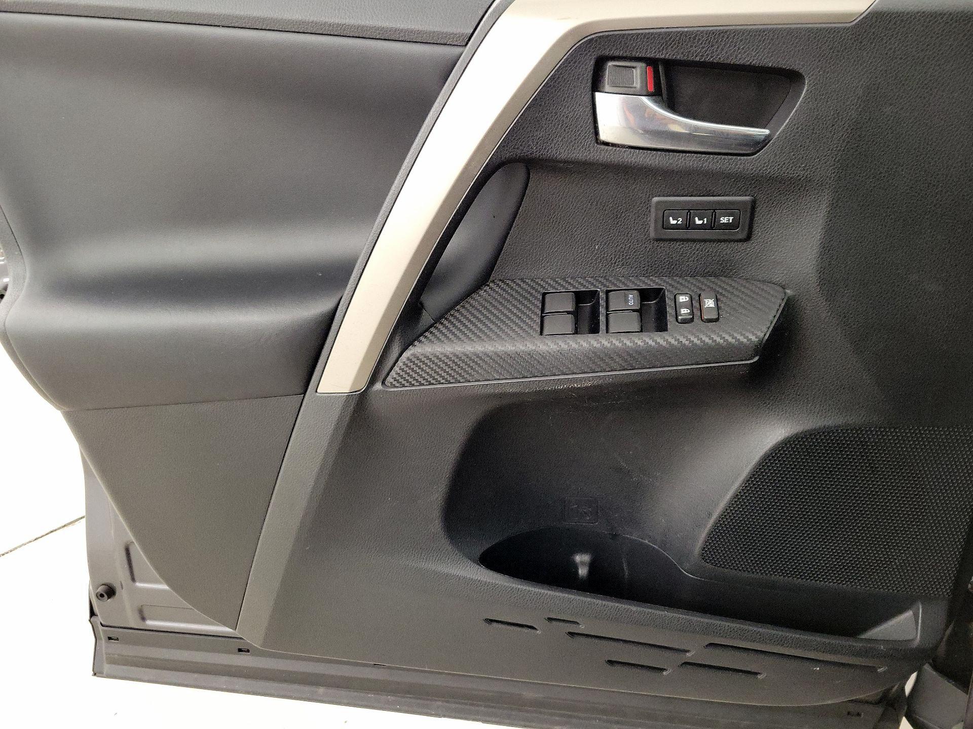 Thumbnail: 2015 Toyota RAV4 - 12
