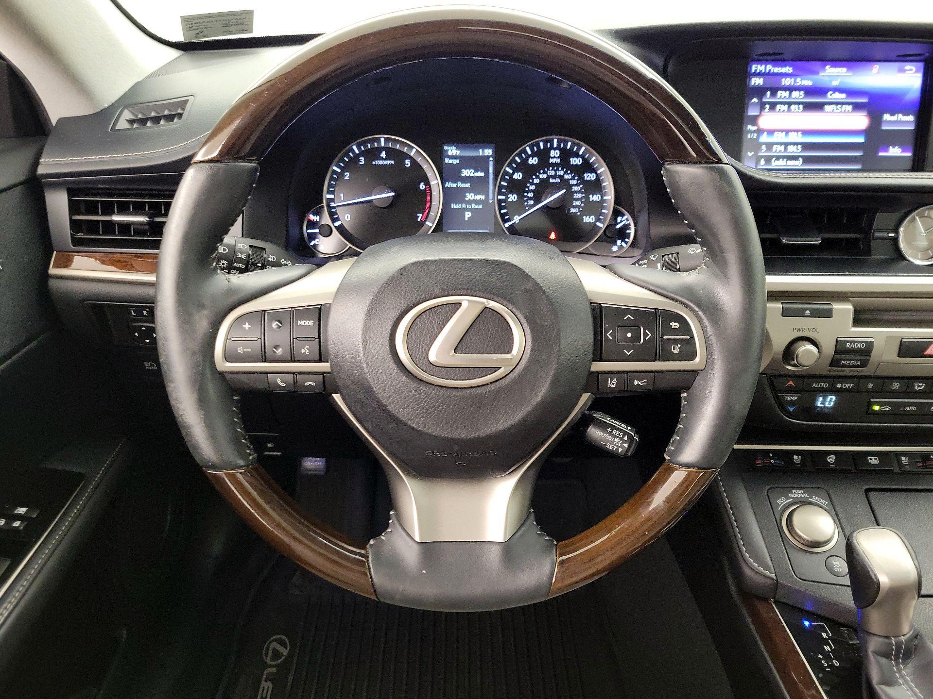 Thumbnail: 2017 Lexus ES - 10