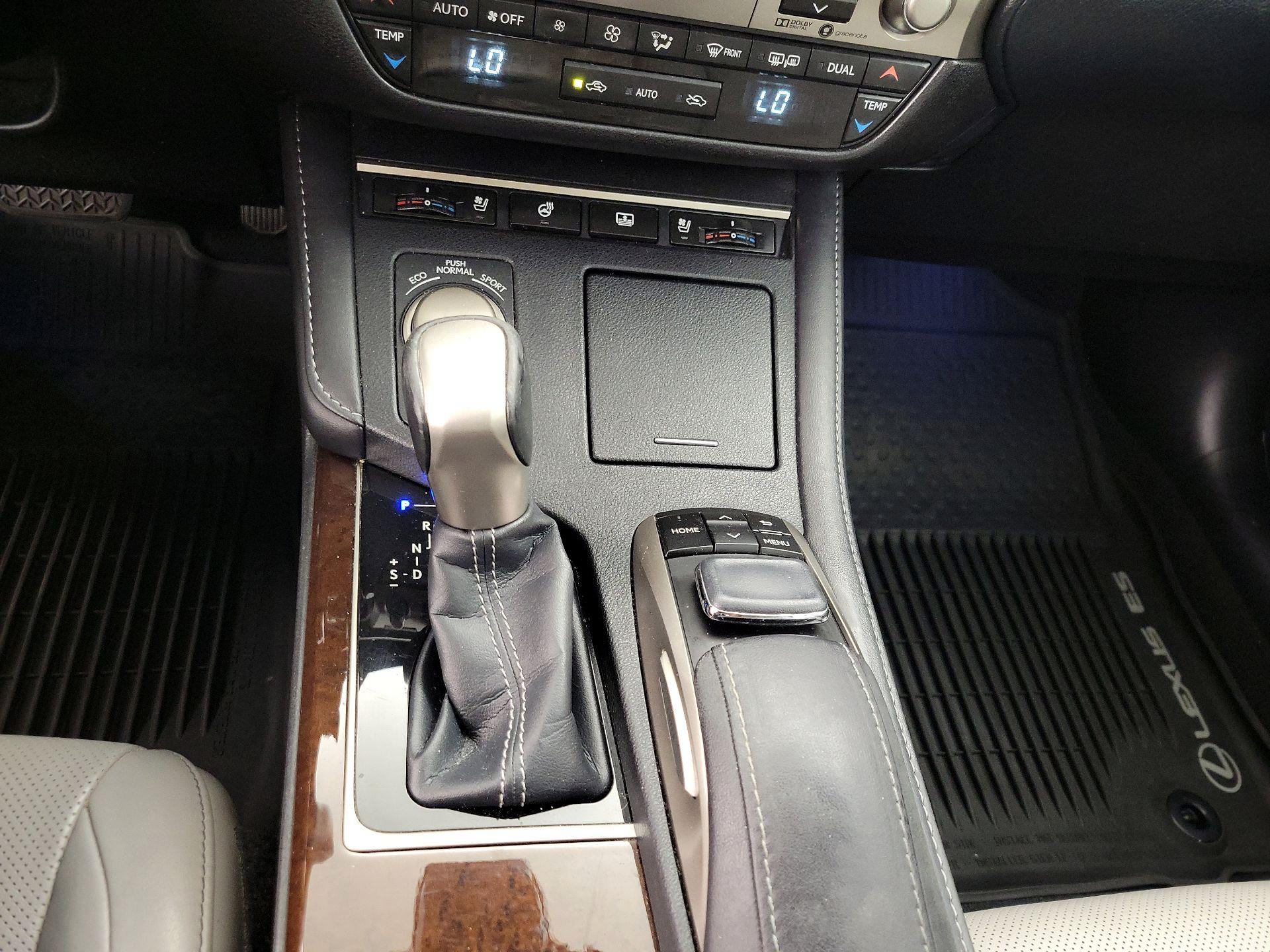 Thumbnail: 2017 Lexus ES - 17