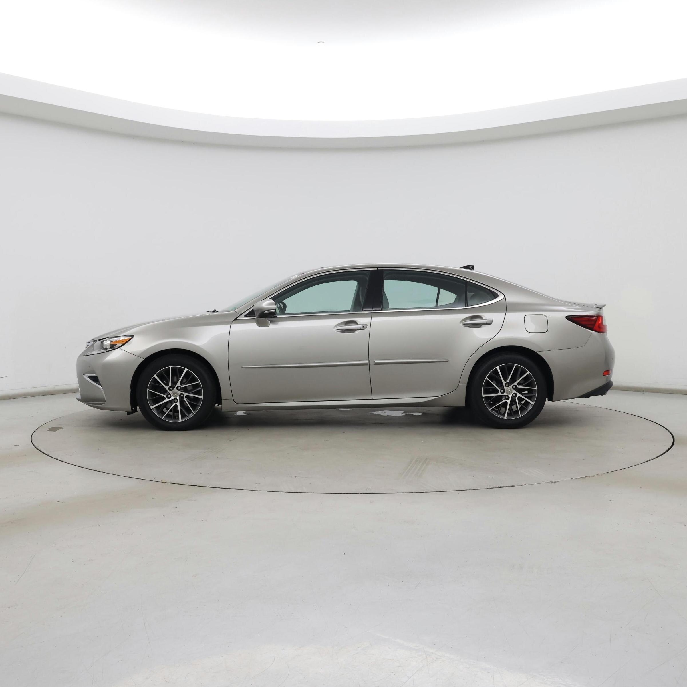 Thumbnail: 2017 Lexus ES - 3