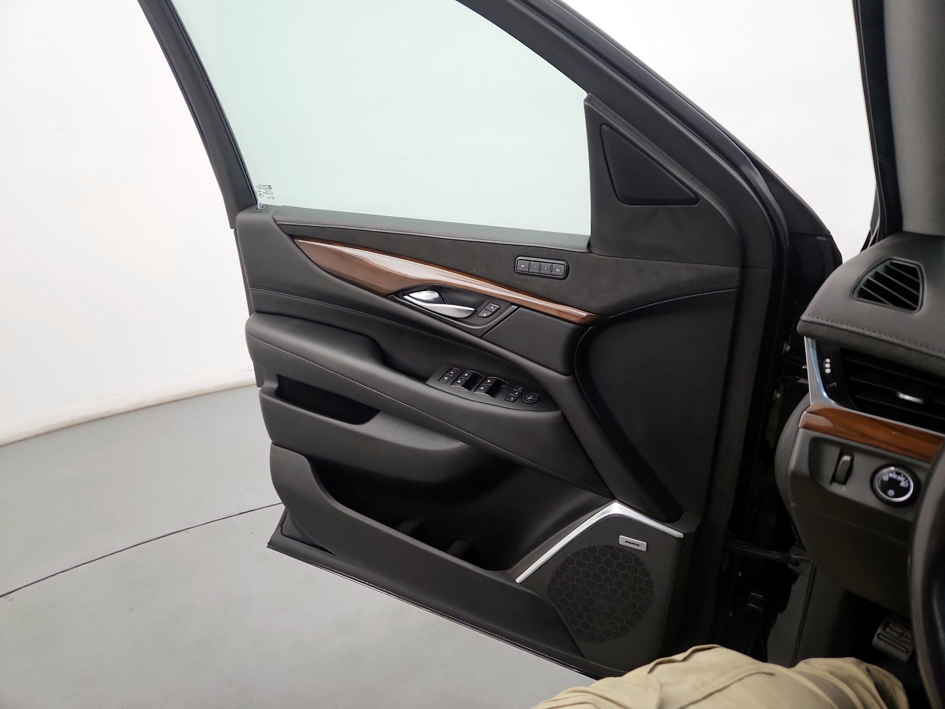 Thumbnail: 2020 Cadillac Escalade - 12