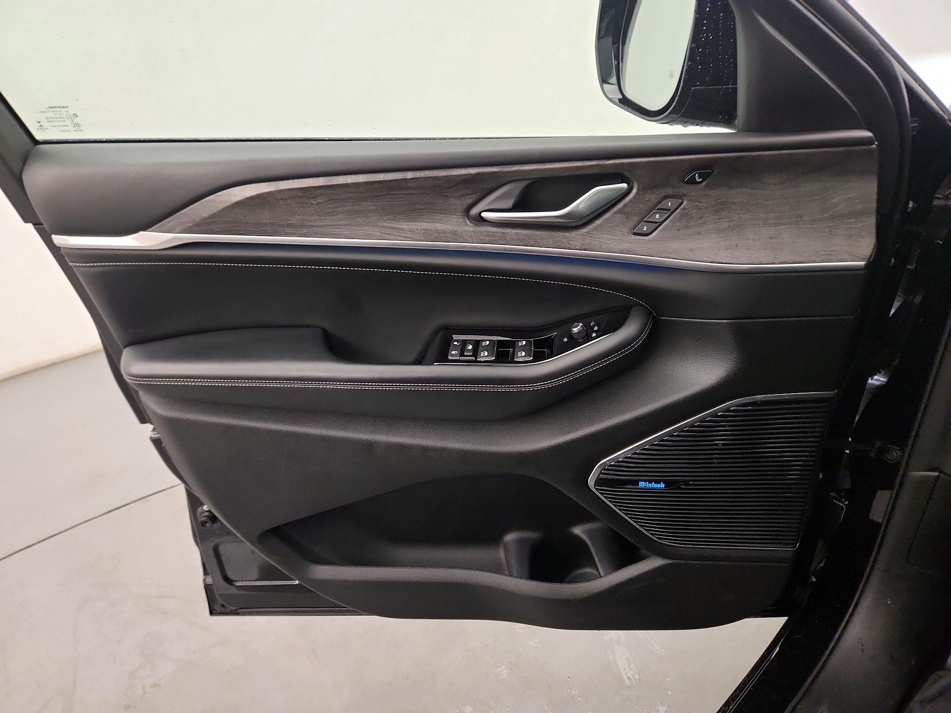 Thumbnail: 2022 Jeep Grand Cherokee - 12