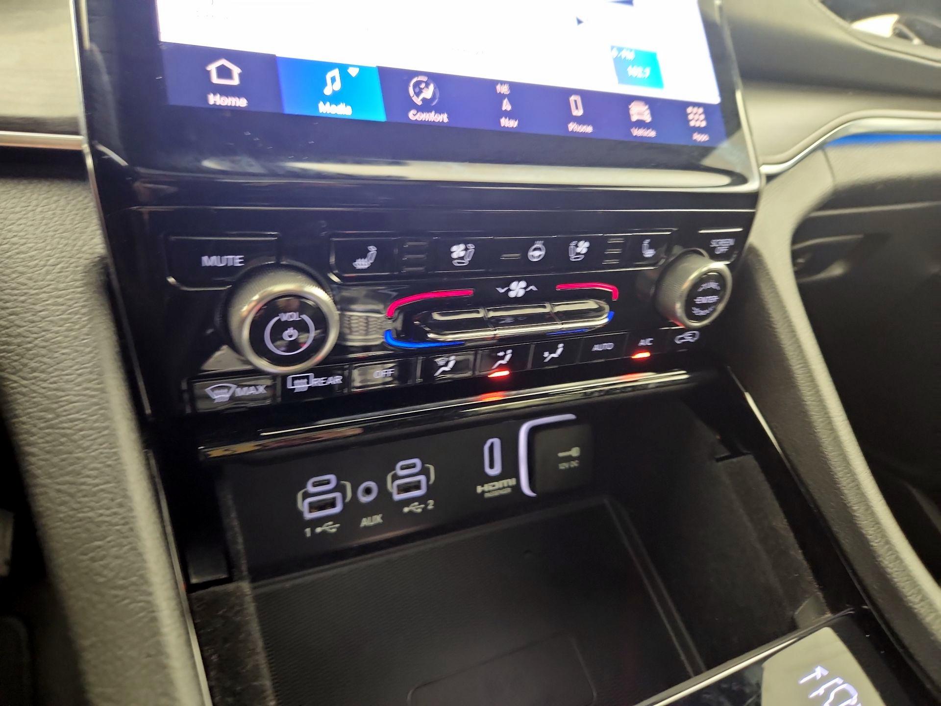 Thumbnail: 2022 Jeep Grand Cherokee - 17
