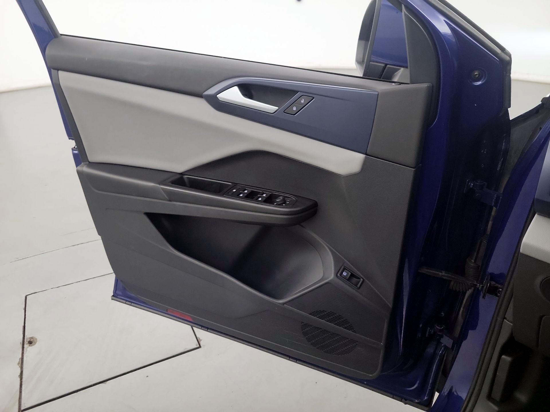 Thumbnail: 2022 Volkswagen Taos - 12