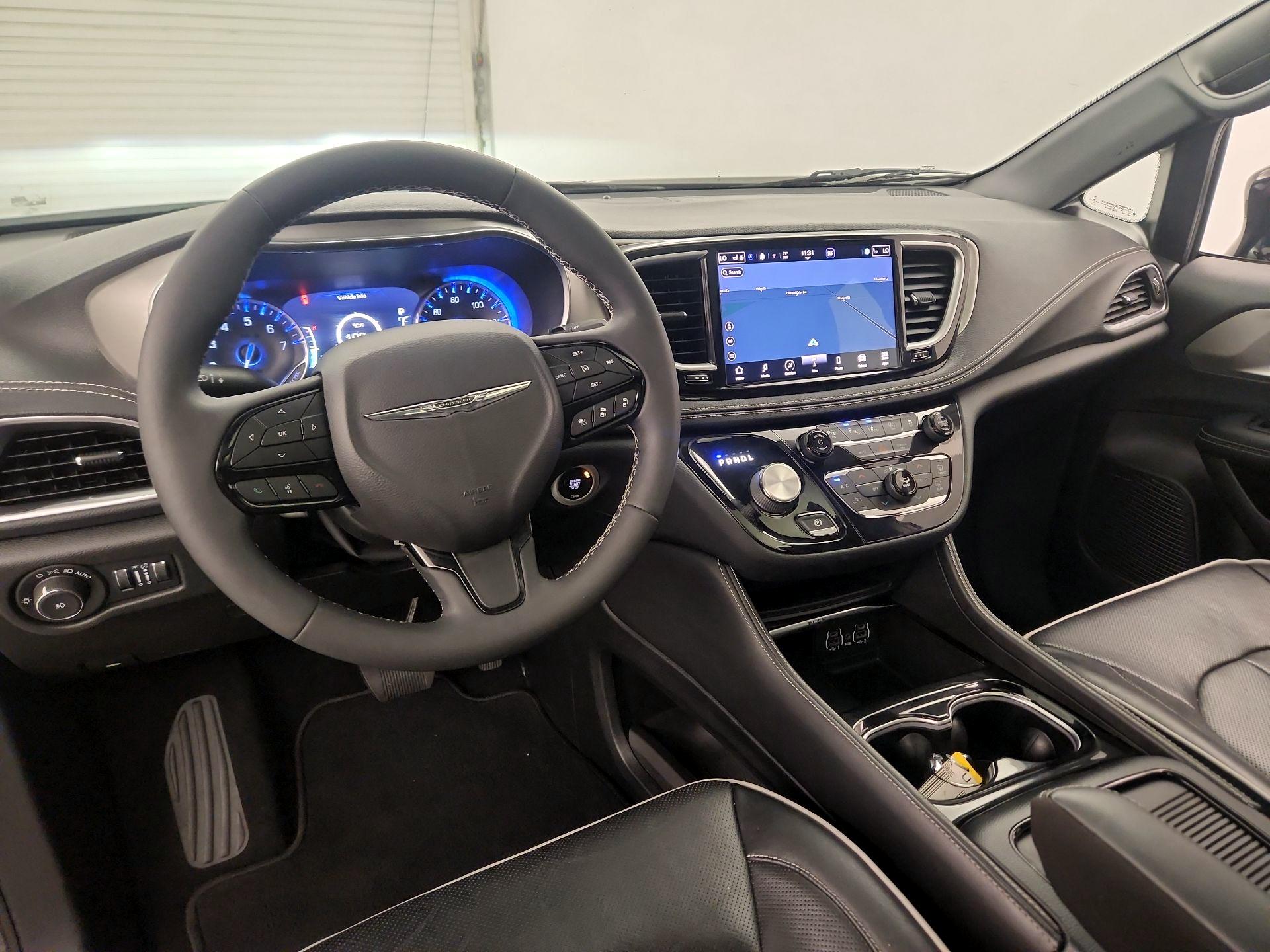 Thumbnail: 2022 Chrysler Pacifica - 9