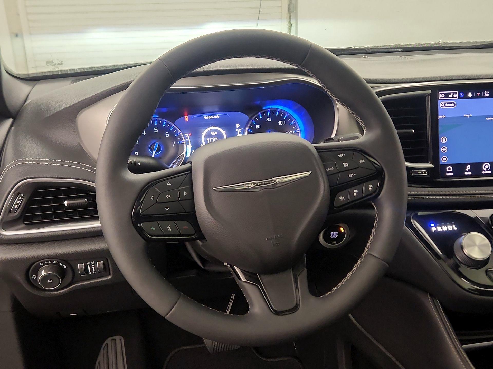 Thumbnail: 2022 Chrysler Pacifica - 10