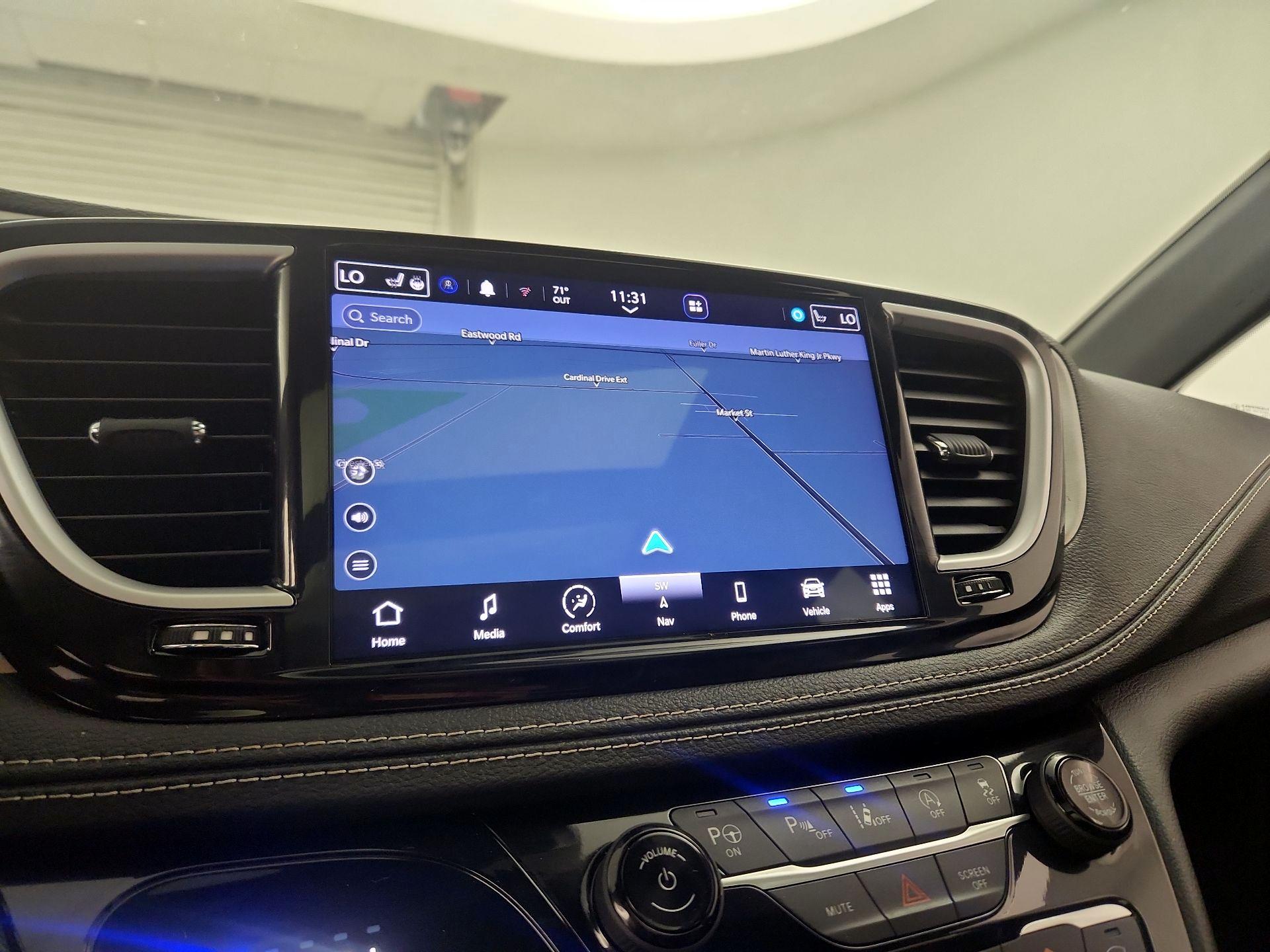 Thumbnail: 2022 Chrysler Pacifica - 14