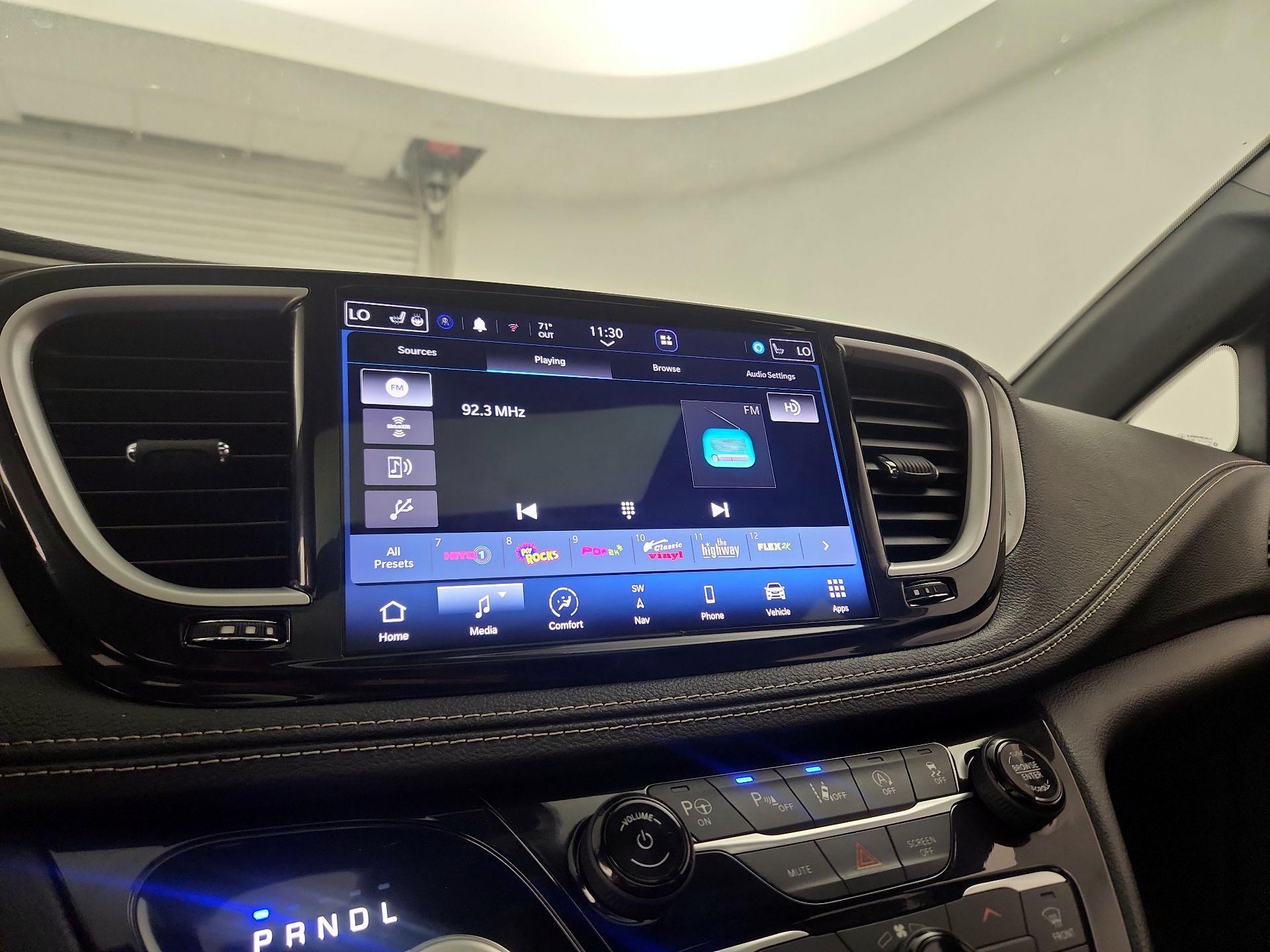 Thumbnail: 2022 Chrysler Pacifica - 16