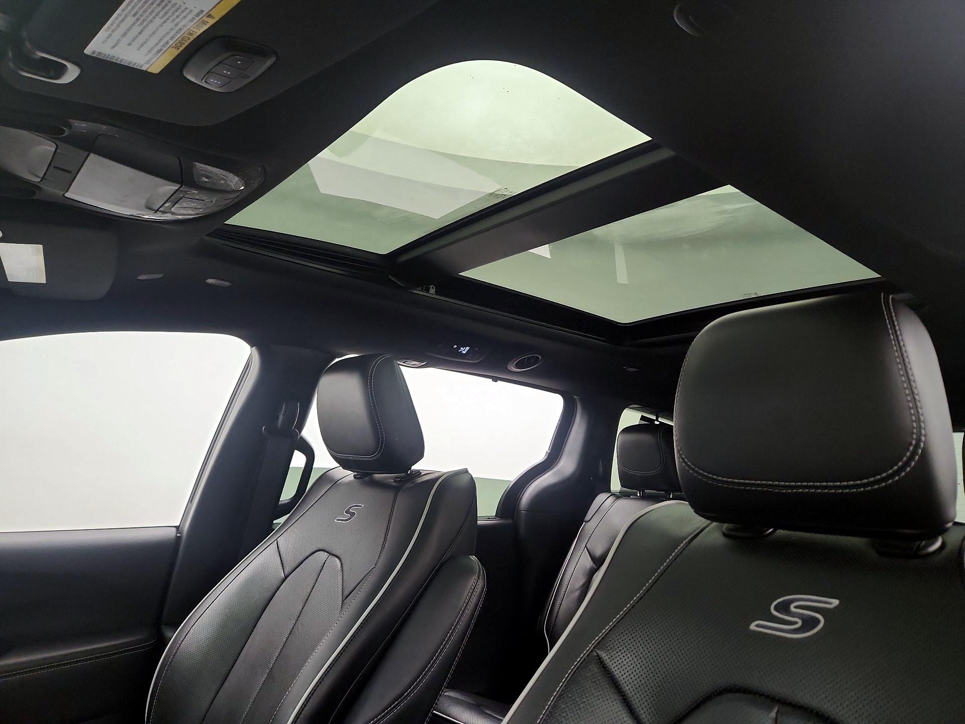 Thumbnail: 2022 Chrysler Pacifica - 20