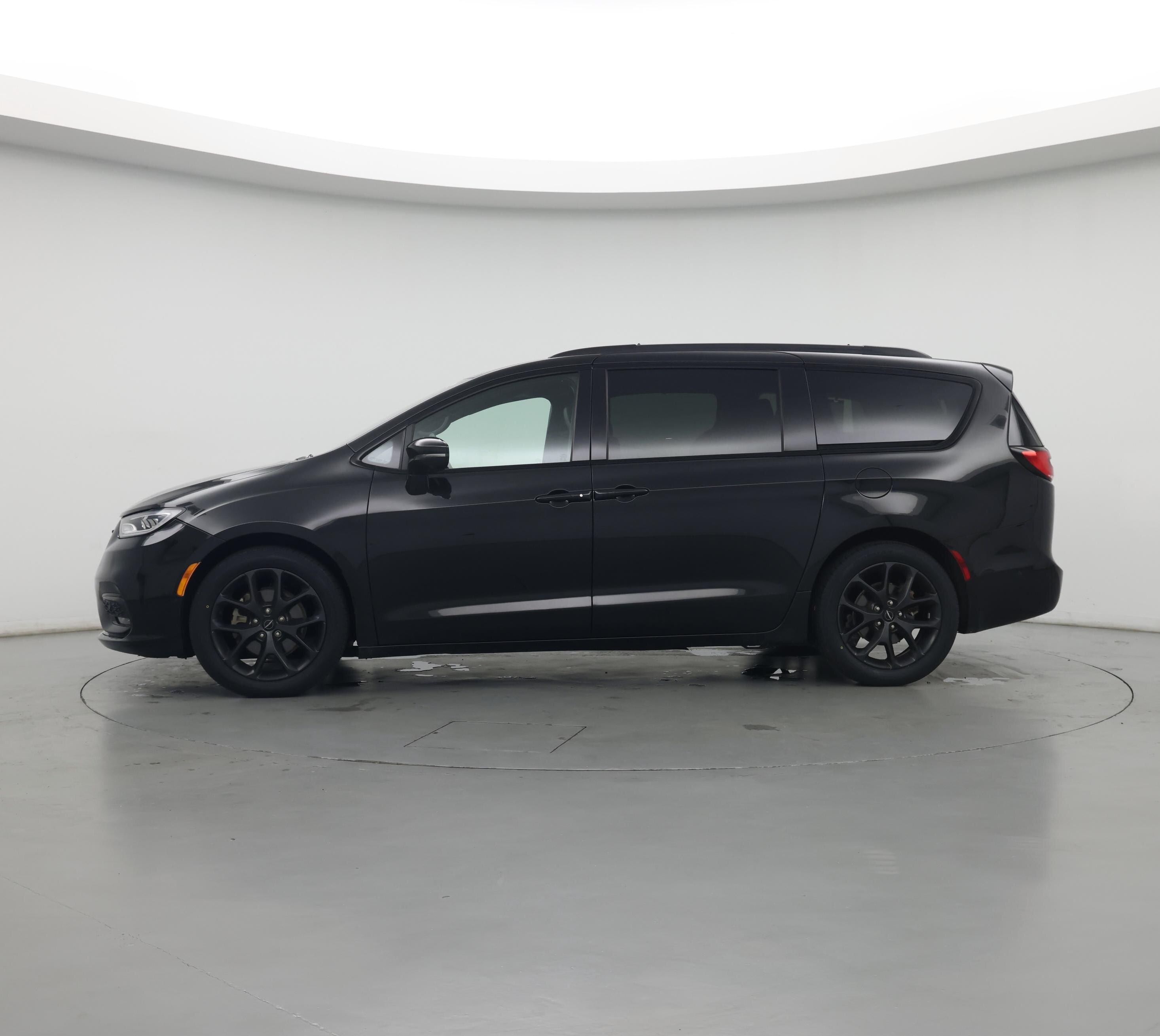 Thumbnail: 2022 Chrysler Pacifica - 3
