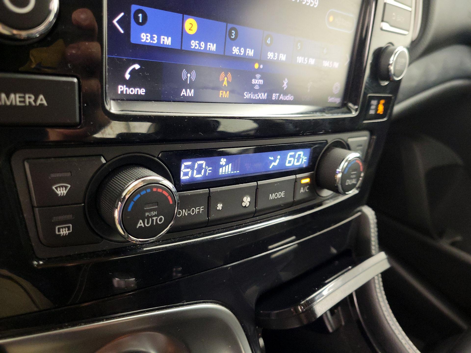 Thumbnail: 2019 Nissan Maxima - 17