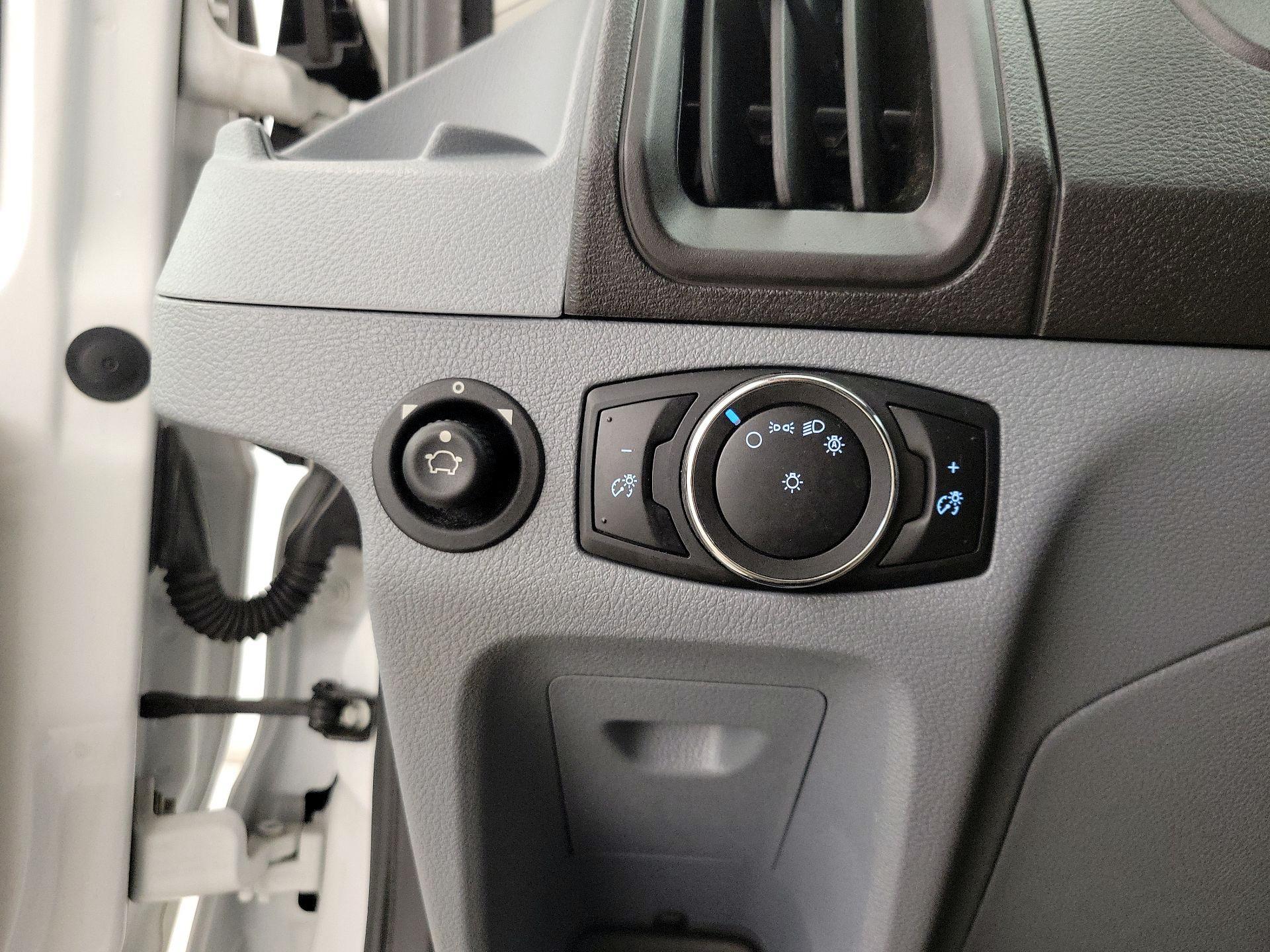 Thumbnail: 2015 Ford Transit Series - 13