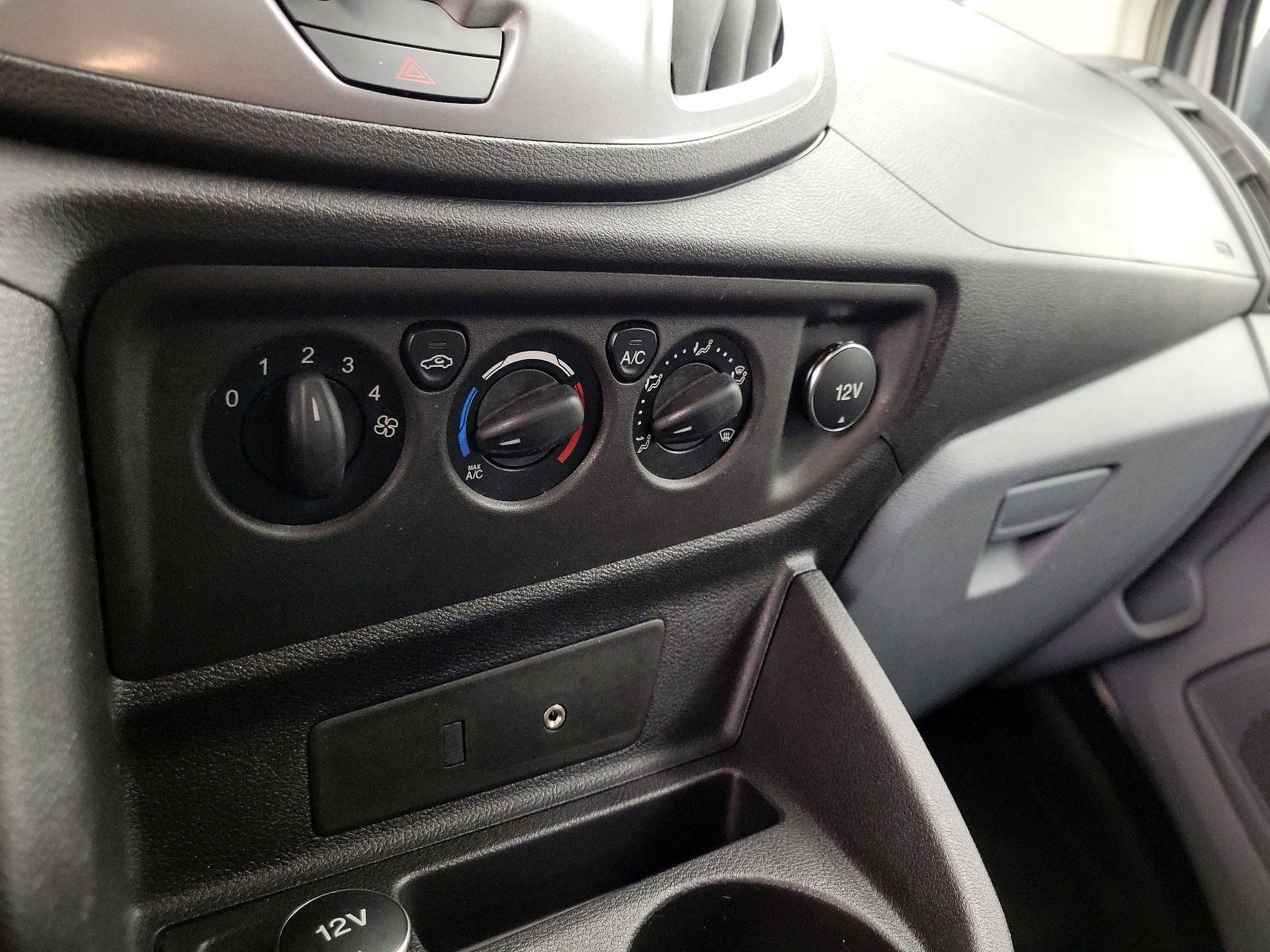 Thumbnail: 2015 Ford Transit Series - 16