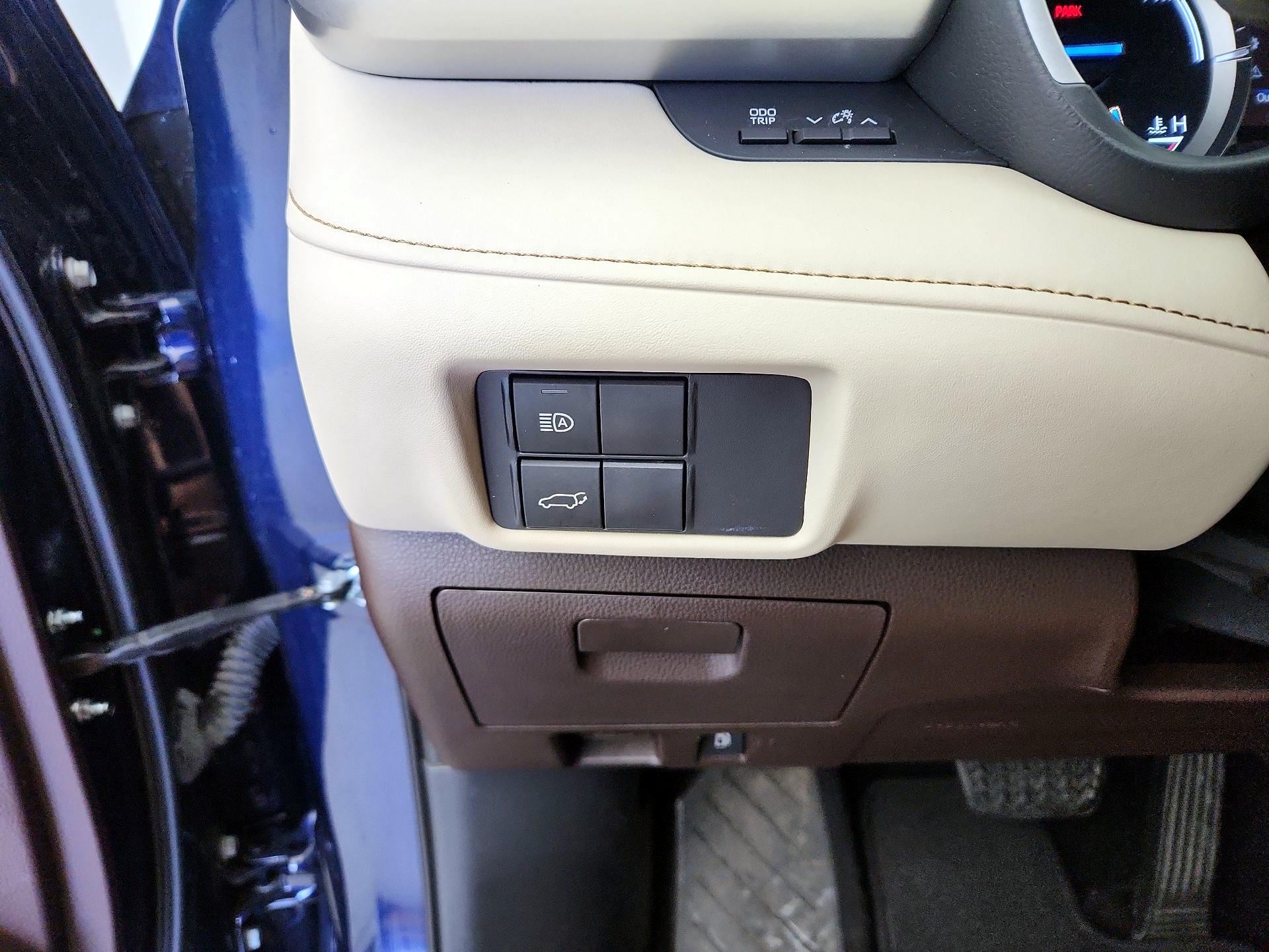 Thumbnail: 2021 Toyota Highlander - 13