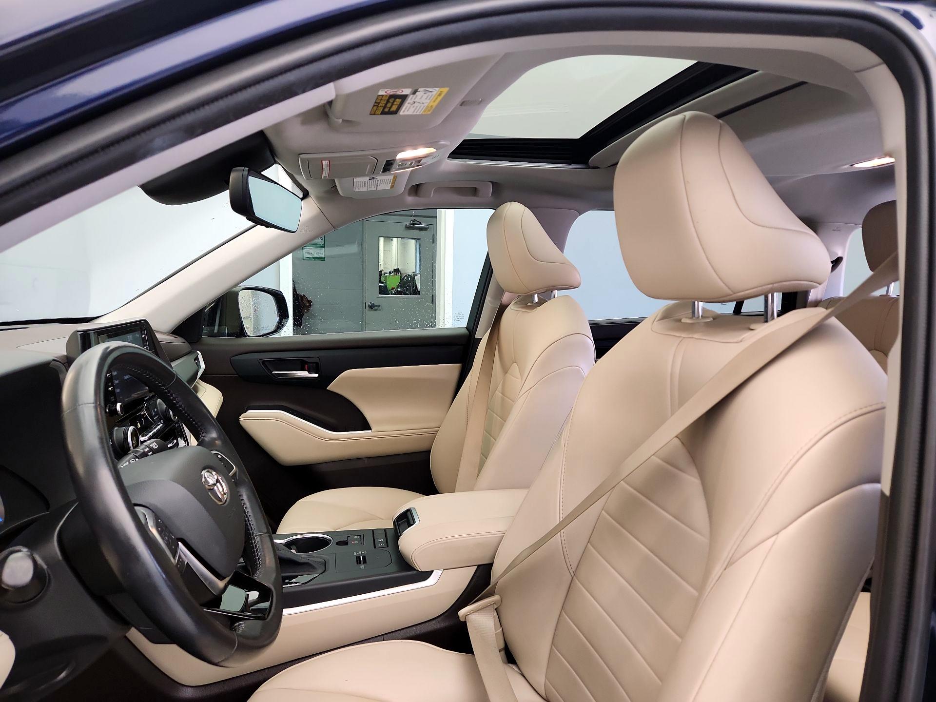 Thumbnail: 2021 Toyota Highlander - 19