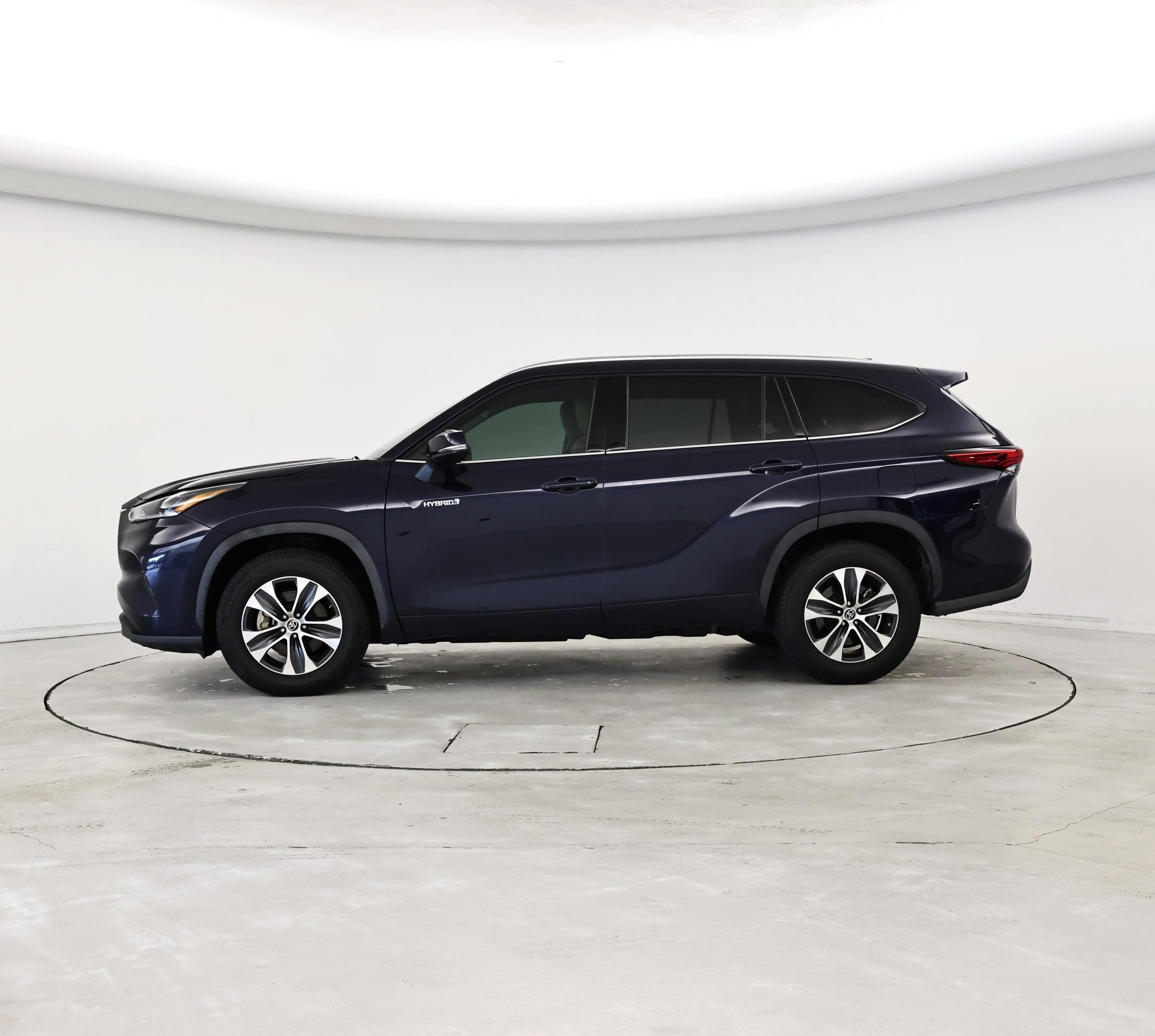 Thumbnail: 2021 Toyota Highlander - 3