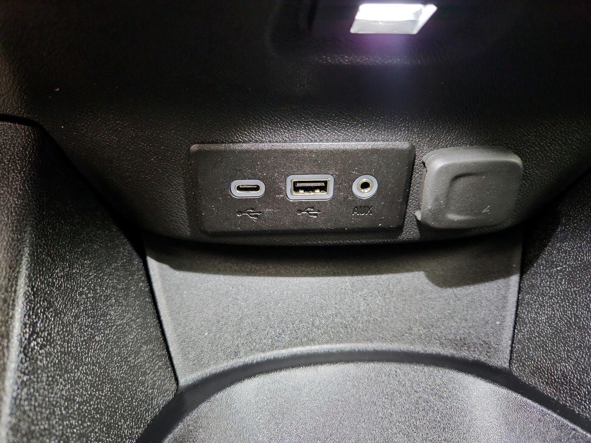 Thumbnail: 2023 Chevrolet Malibu - 18