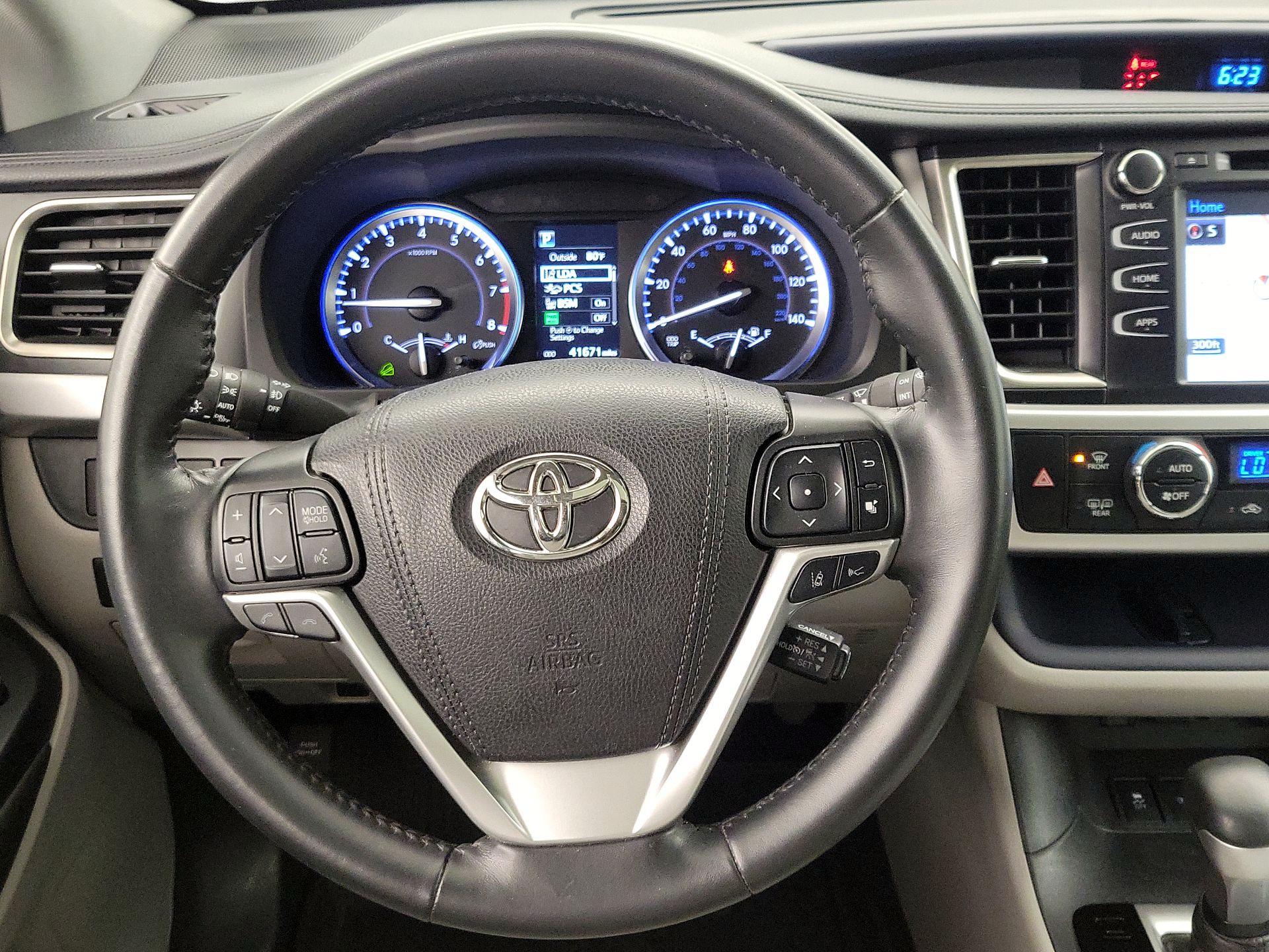 Thumbnail: 2019 Toyota Highlander - 10