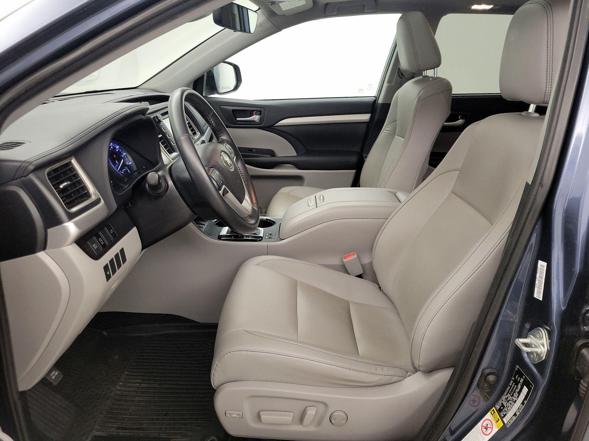 Thumbnail: 2019 Toyota Highlander - 11