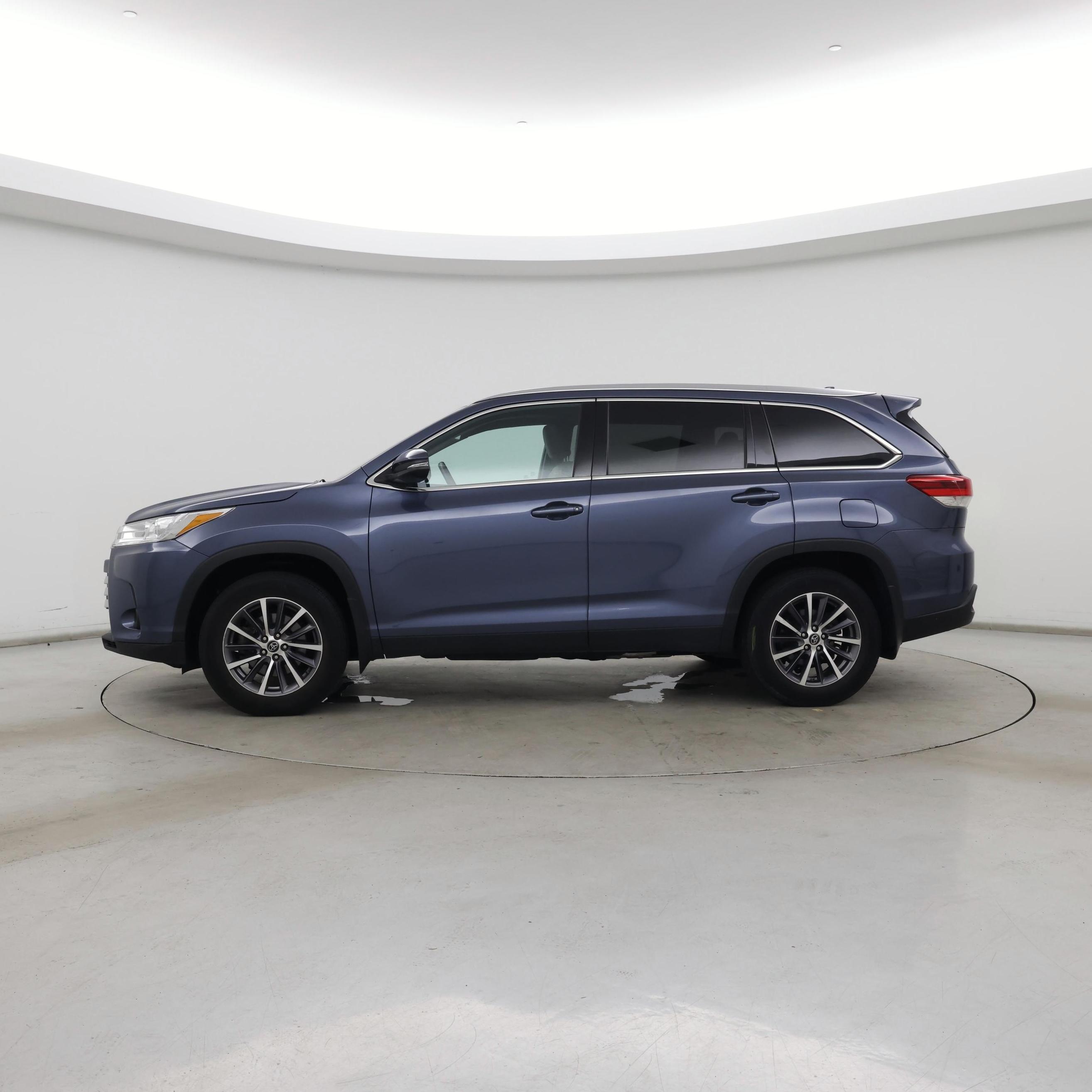Thumbnail: 2019 Toyota Highlander - 3