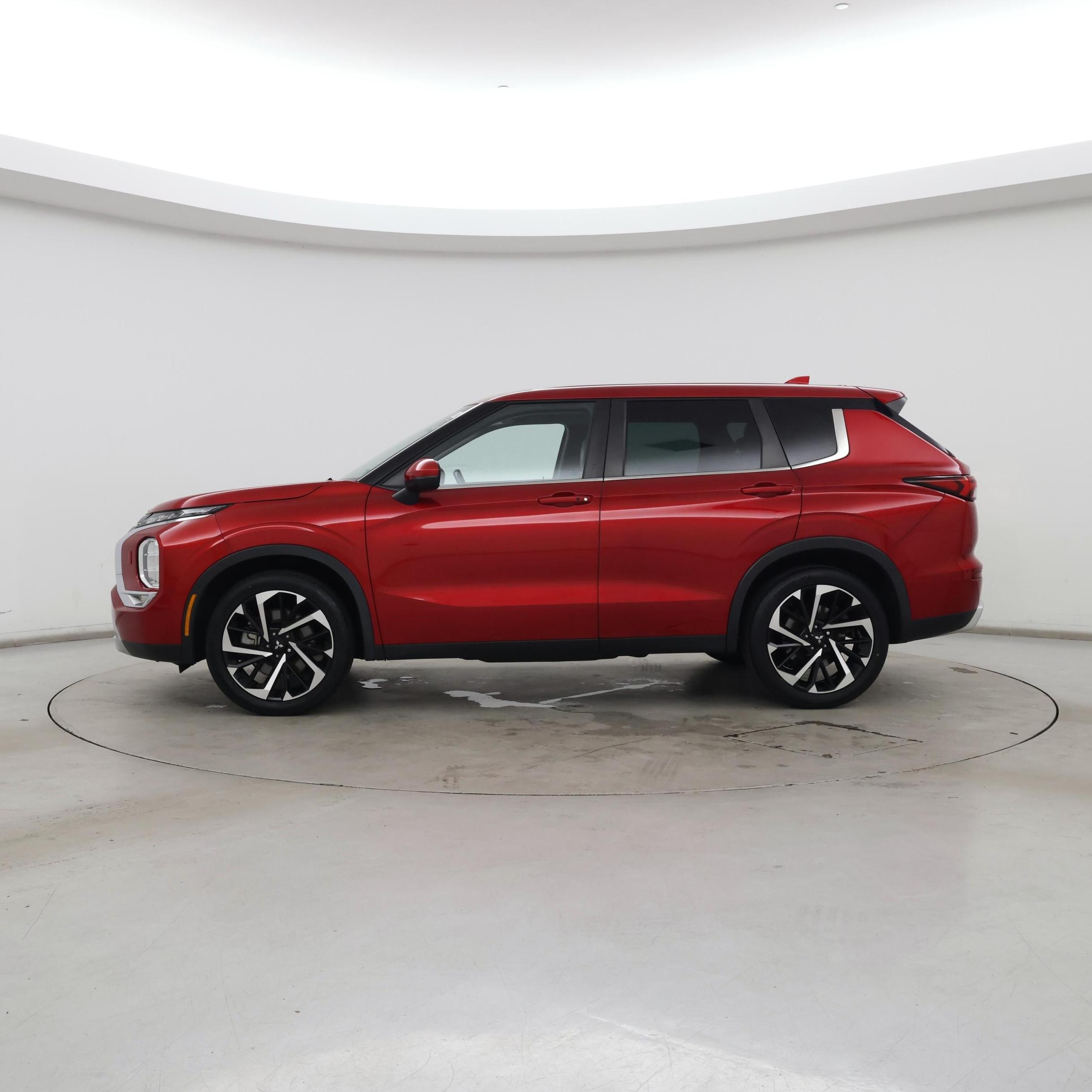 Thumbnail: 2022 Mitsubishi Outlander - 3