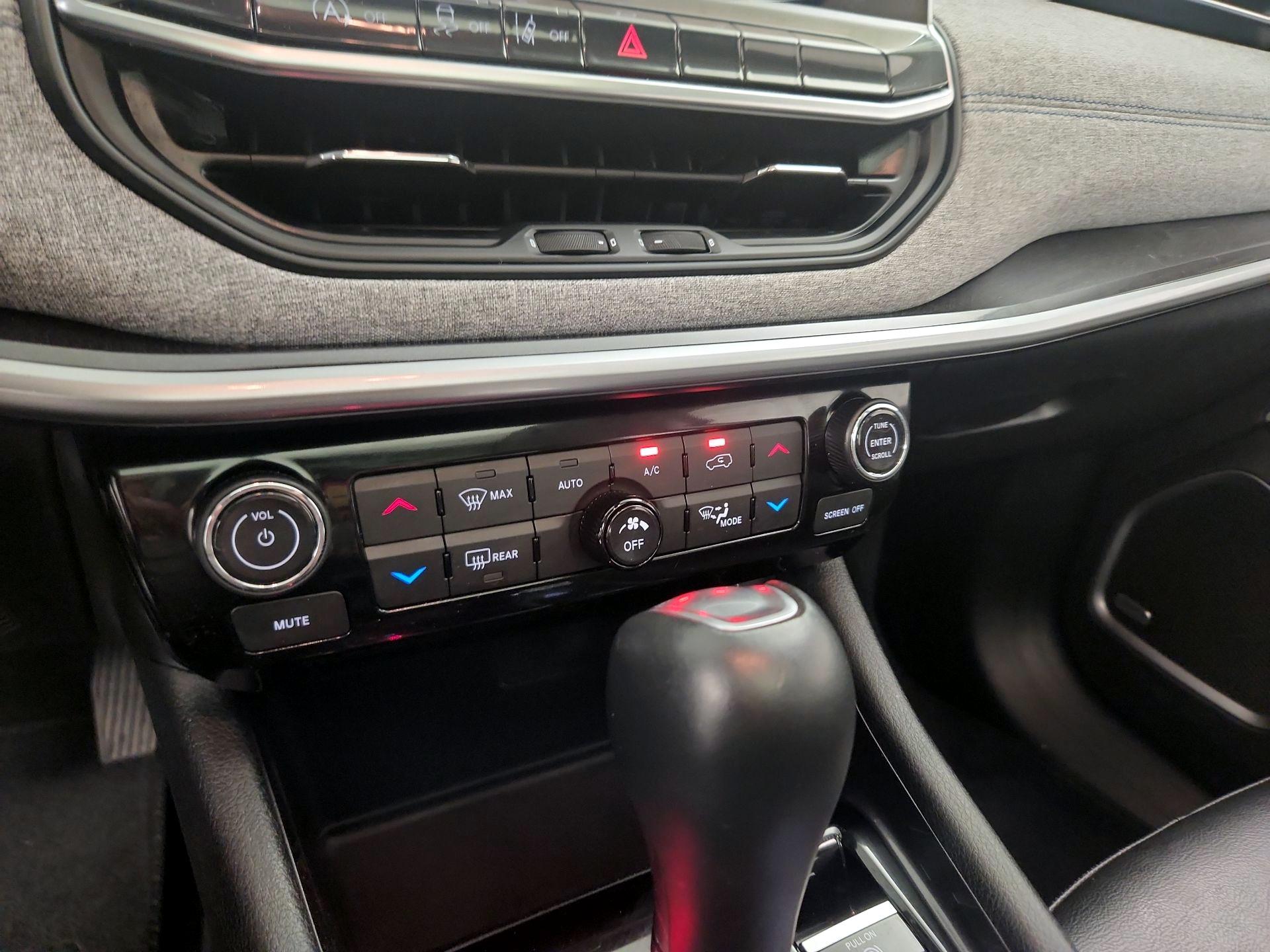 Thumbnail: 2022 Jeep Compass - 16