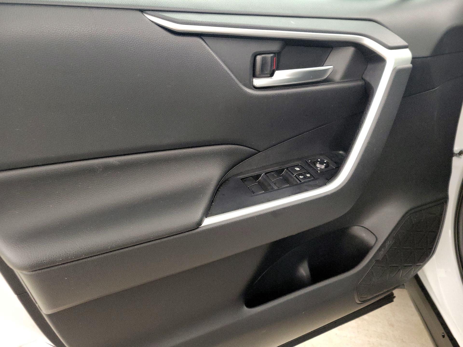 Thumbnail: 2019 Toyota RAV4 - 12