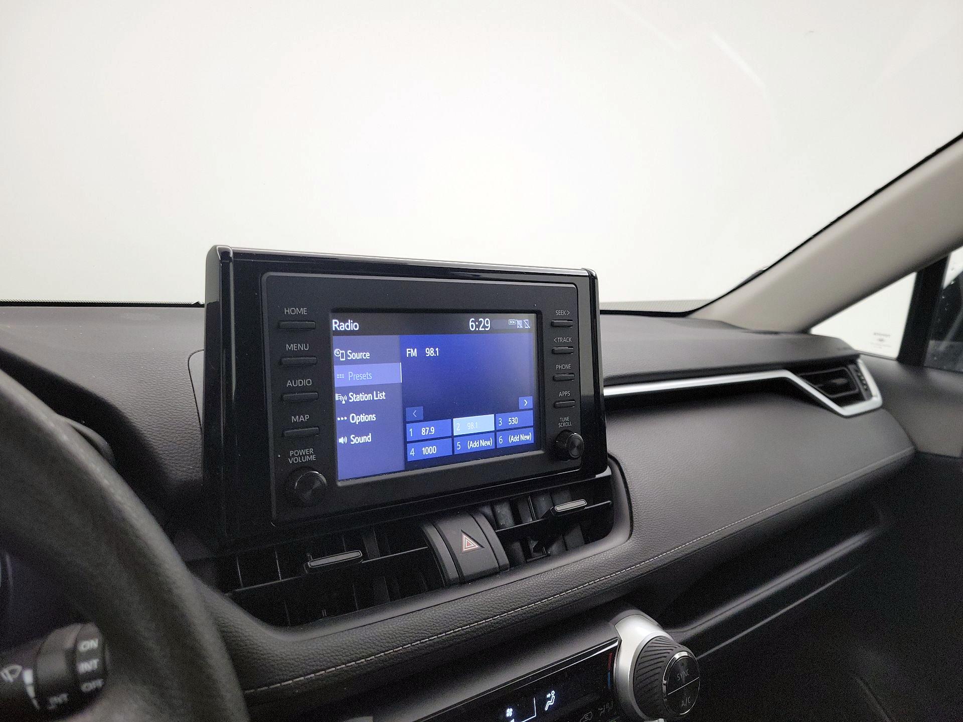 Thumbnail: 2019 Toyota RAV4 - 15