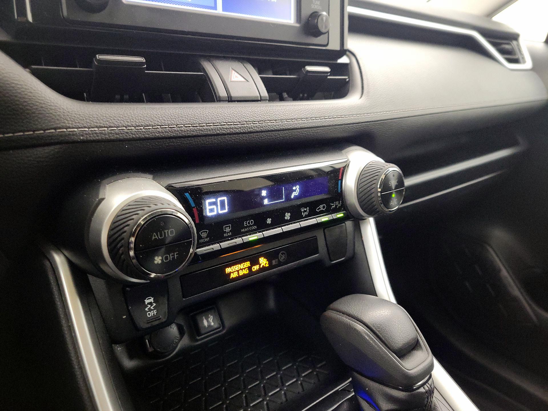 Thumbnail: 2019 Toyota RAV4 - 16