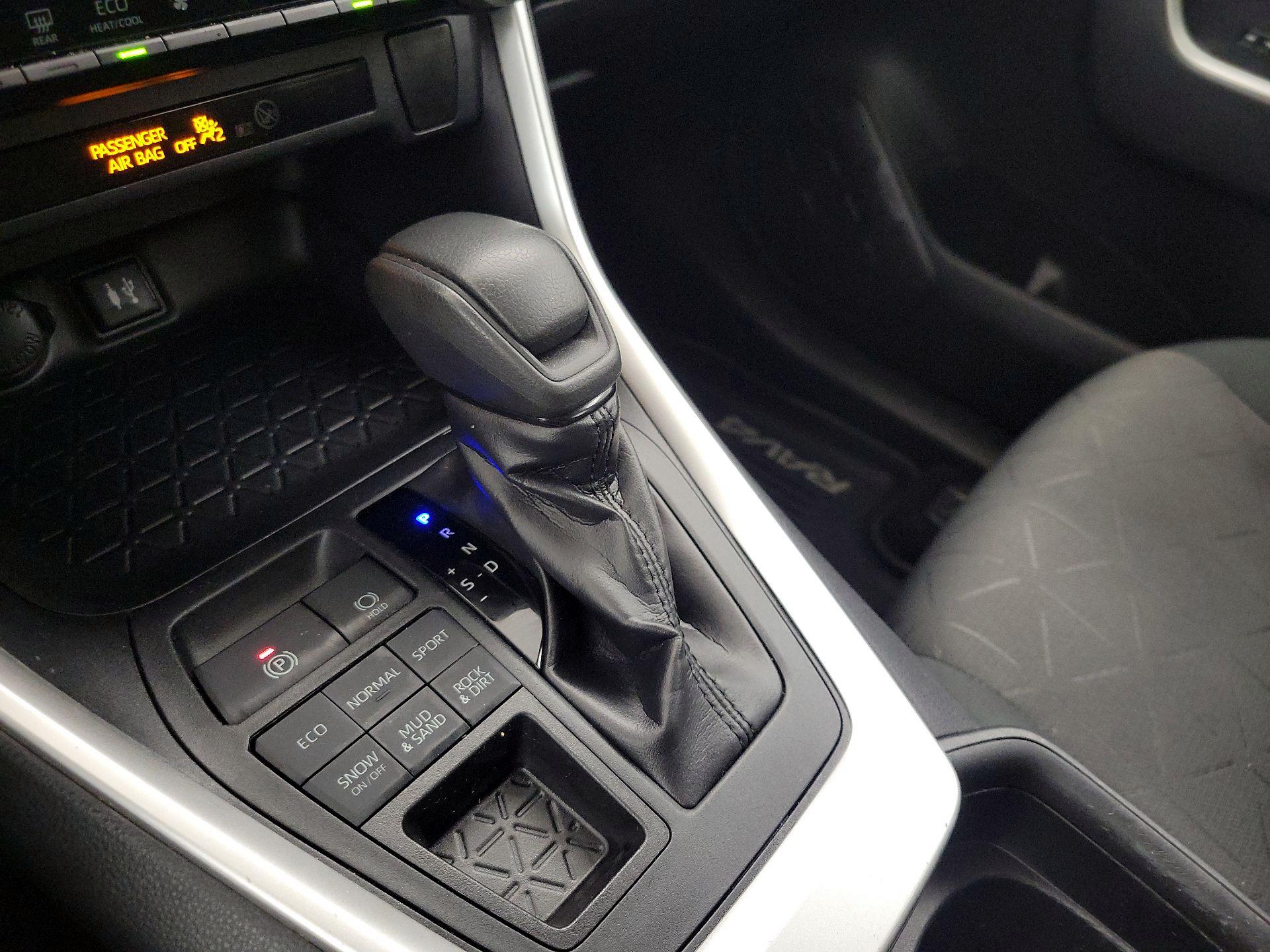 Thumbnail: 2019 Toyota RAV4 - 17