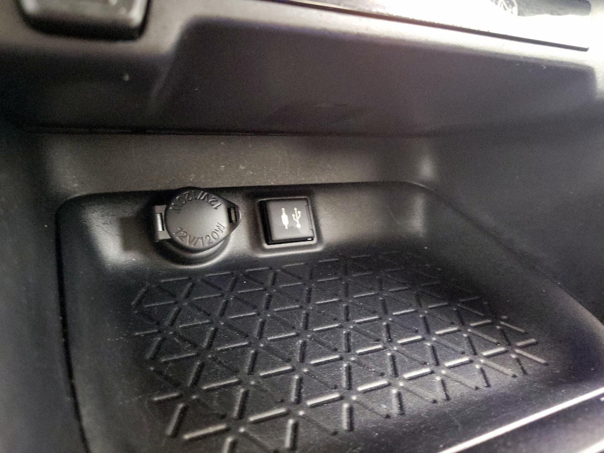 Thumbnail: 2019 Toyota RAV4 - 18