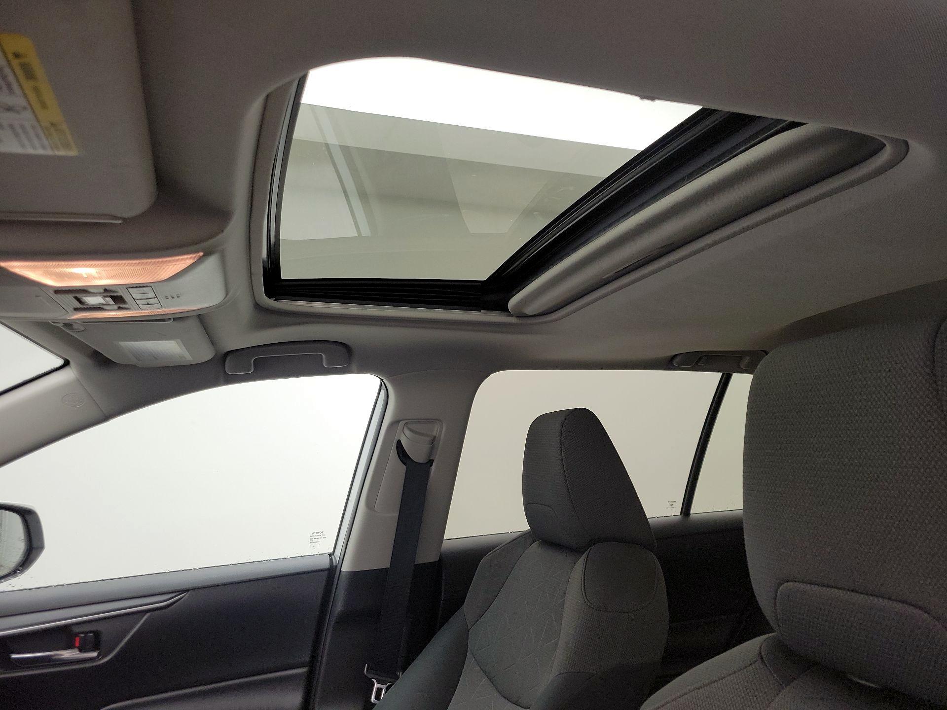 Thumbnail: 2019 Toyota RAV4 - 19