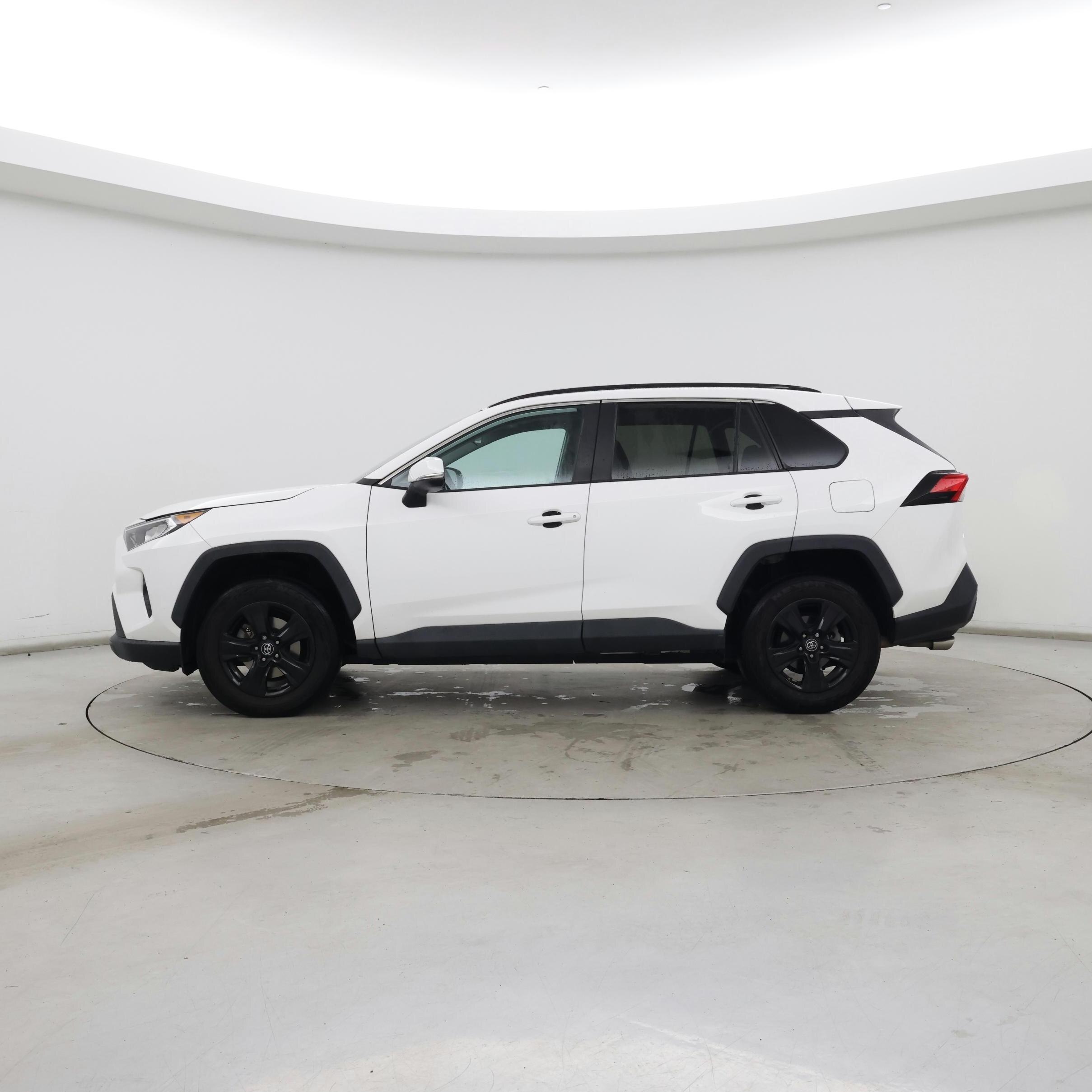 Thumbnail: 2019 Toyota RAV4 - 3