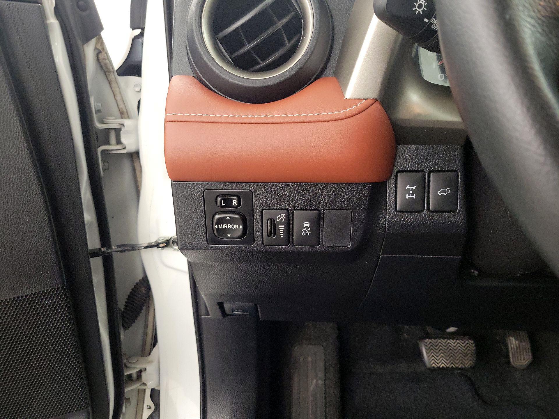 Thumbnail: 2014 Toyota RAV4 - 13