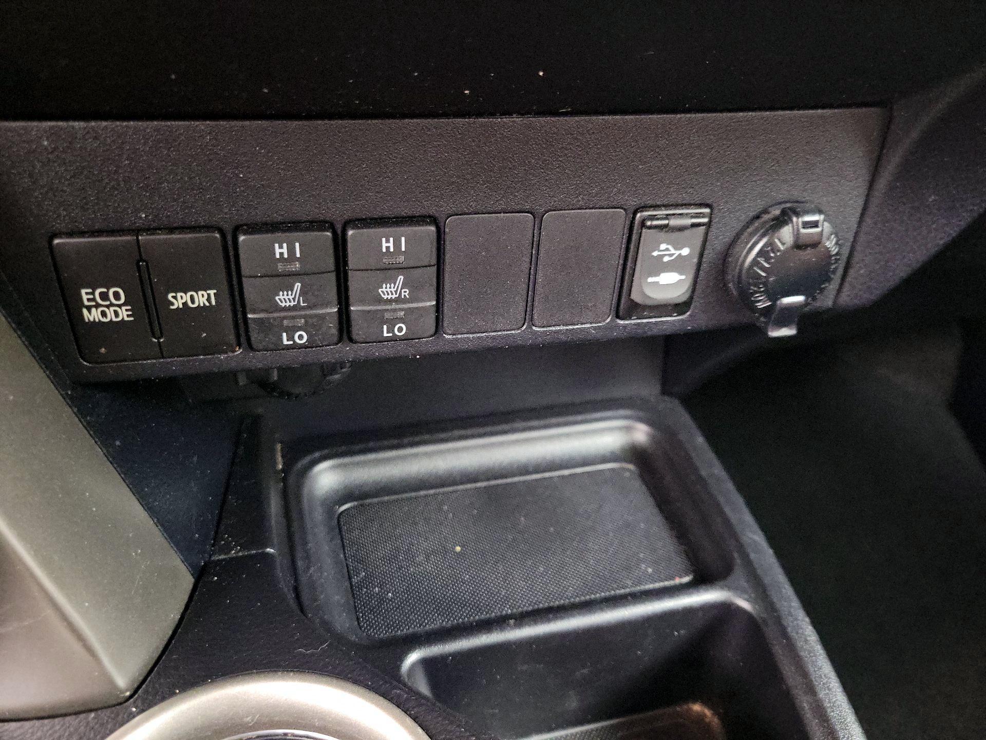 Thumbnail: 2014 Toyota RAV4 - 18