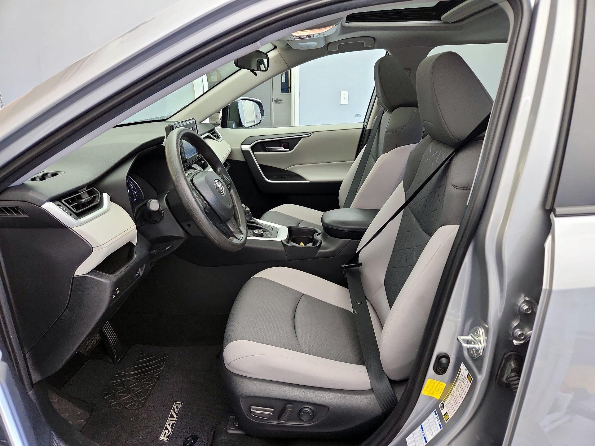 Thumbnail: 2021 Toyota RAV4 - 11