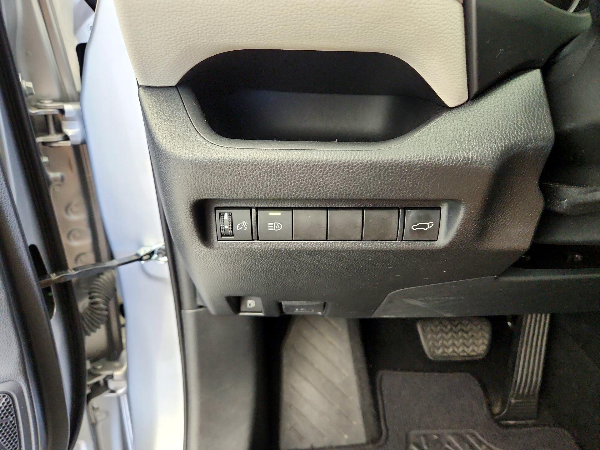 Thumbnail: 2021 Toyota RAV4 - 13