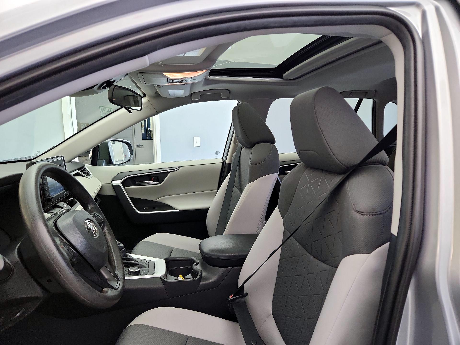 Thumbnail: 2021 Toyota RAV4 - 19