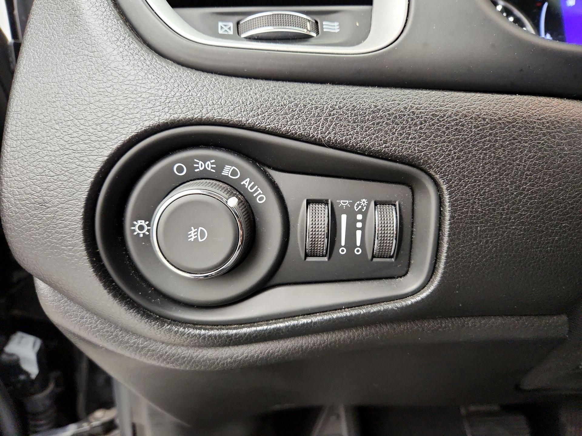 Thumbnail: 2020 Jeep Renegade - 13