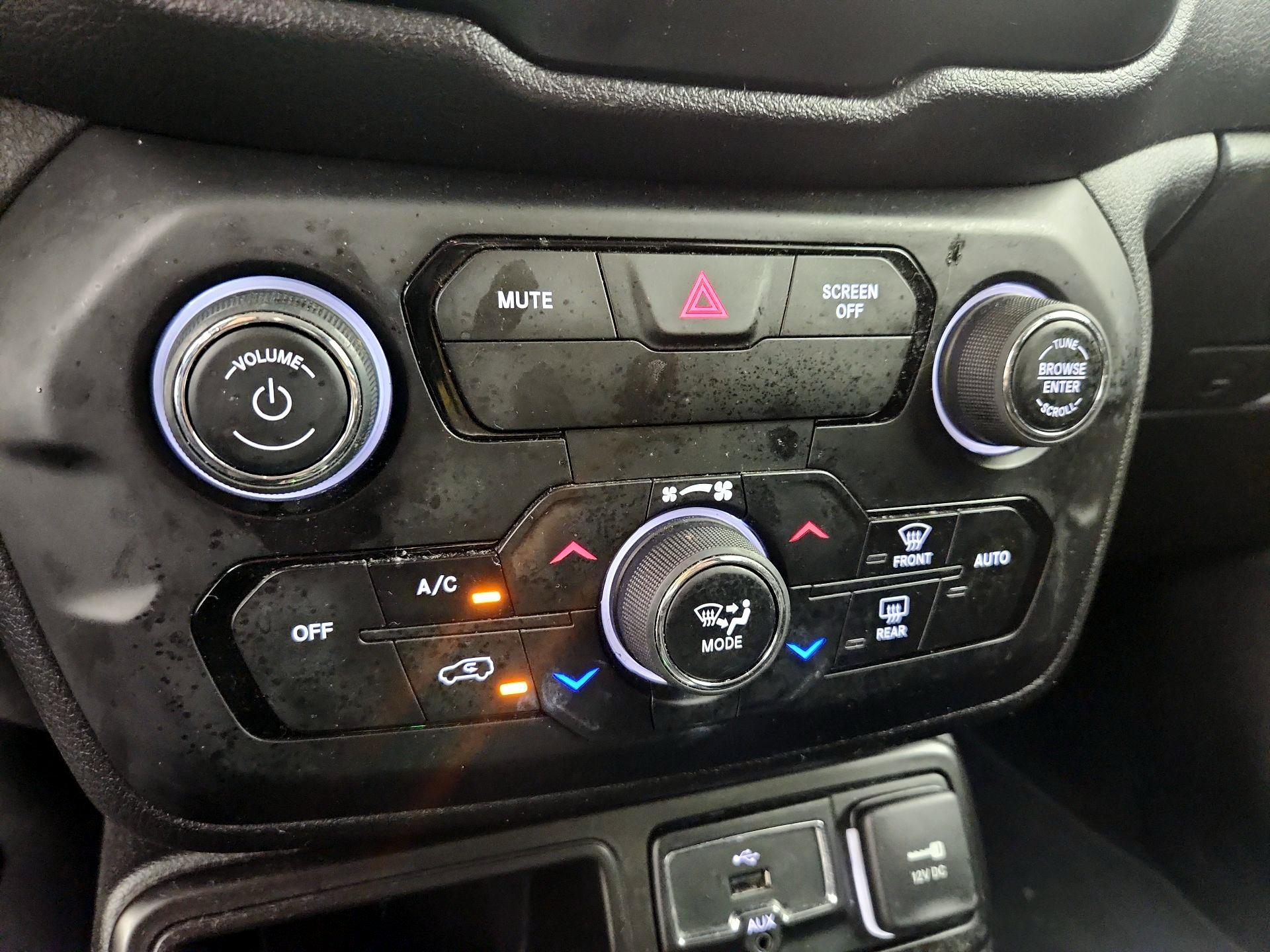 Thumbnail: 2020 Jeep Renegade - 16