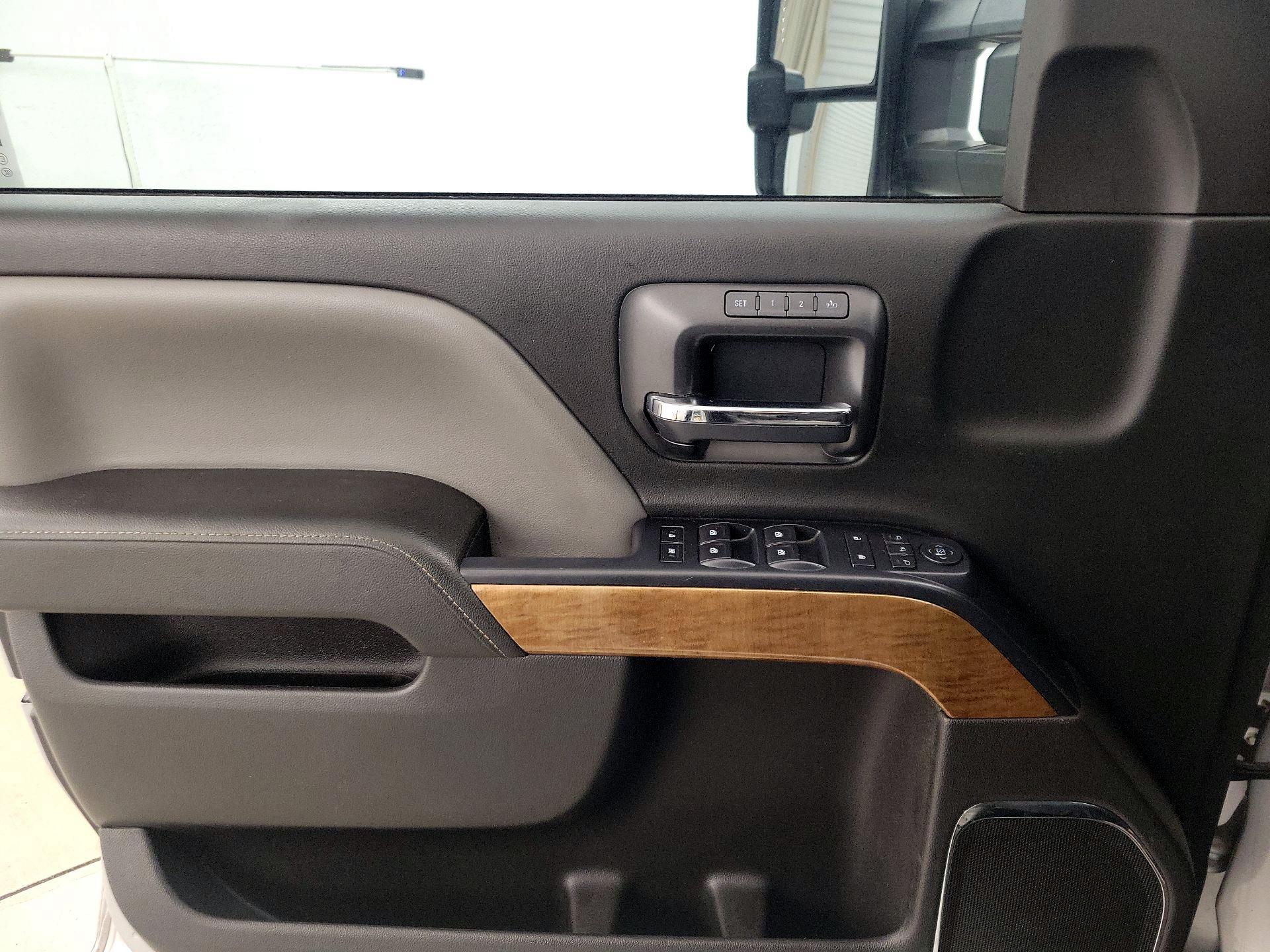 Thumbnail: 2016 Chevrolet Silverado 3500 - 12