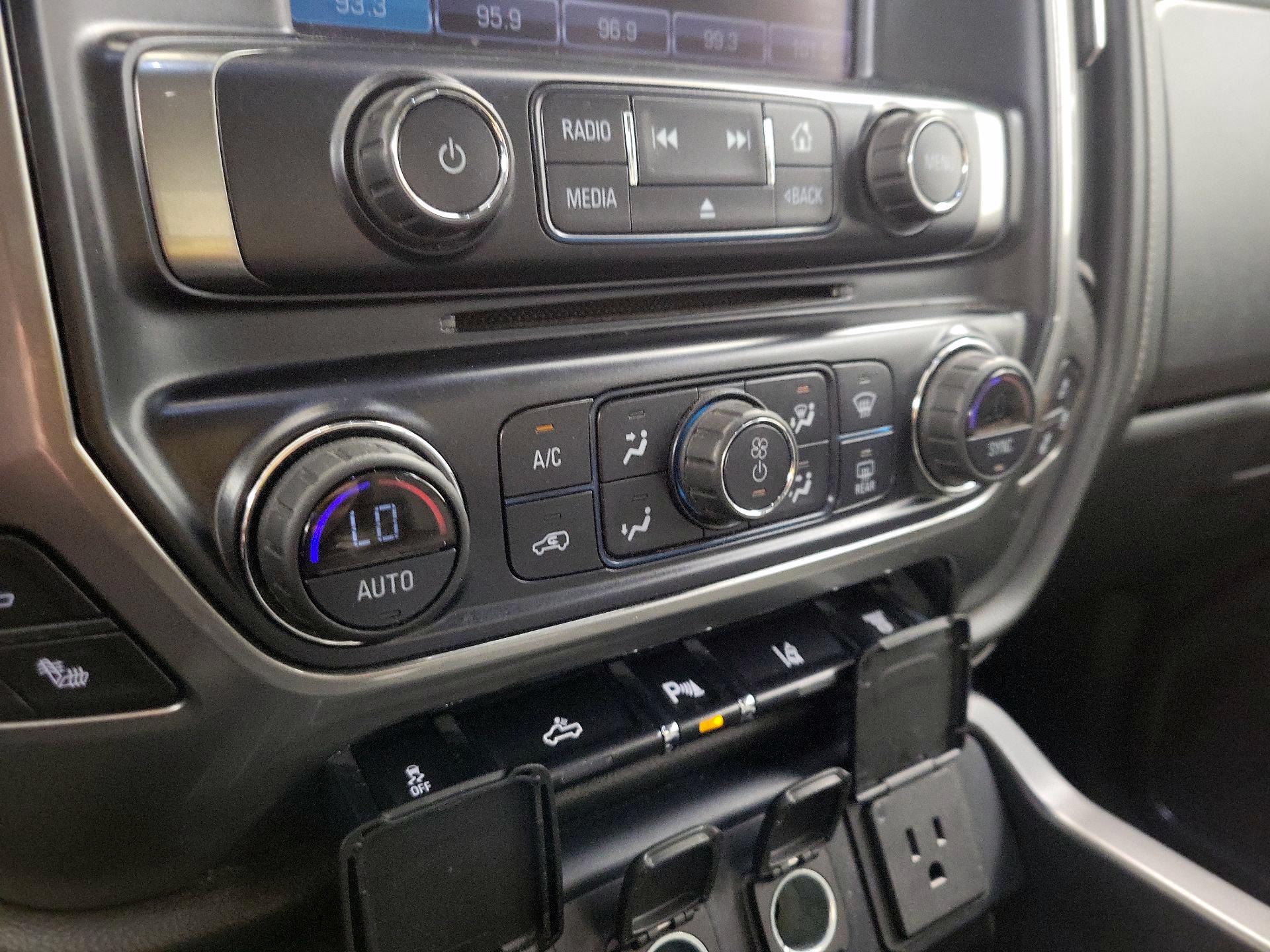 Thumbnail: 2016 Chevrolet Silverado 3500 - 17