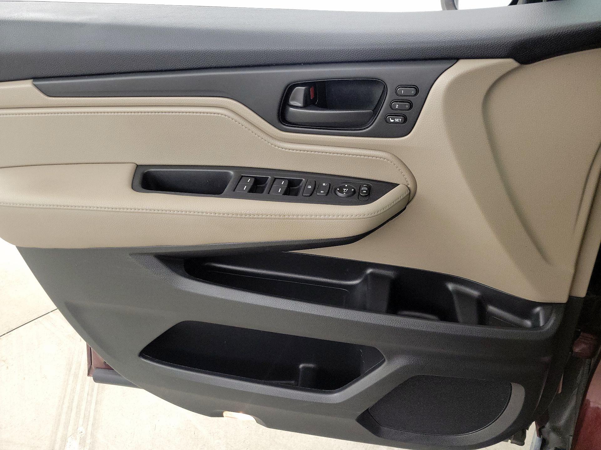 Thumbnail: 2019 Honda Odyssey - 12