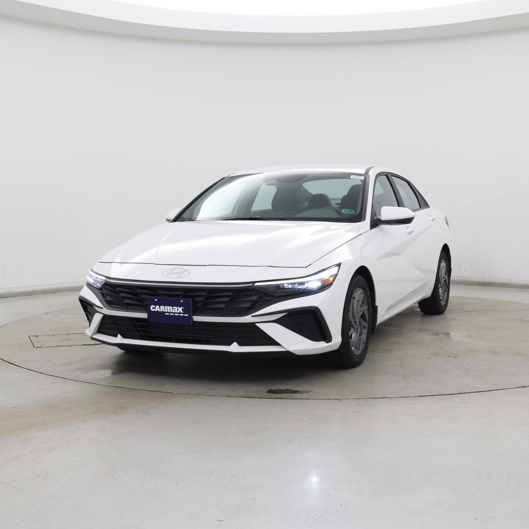 Thumbnail: 2024 Hyundai Elantra - 4
