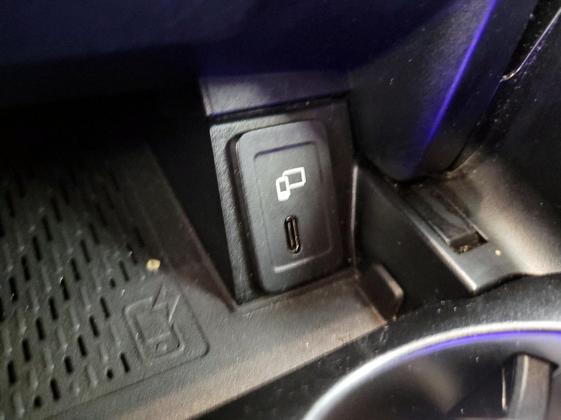 Thumbnail: 2020 Mercedes-Benz GLC - 18