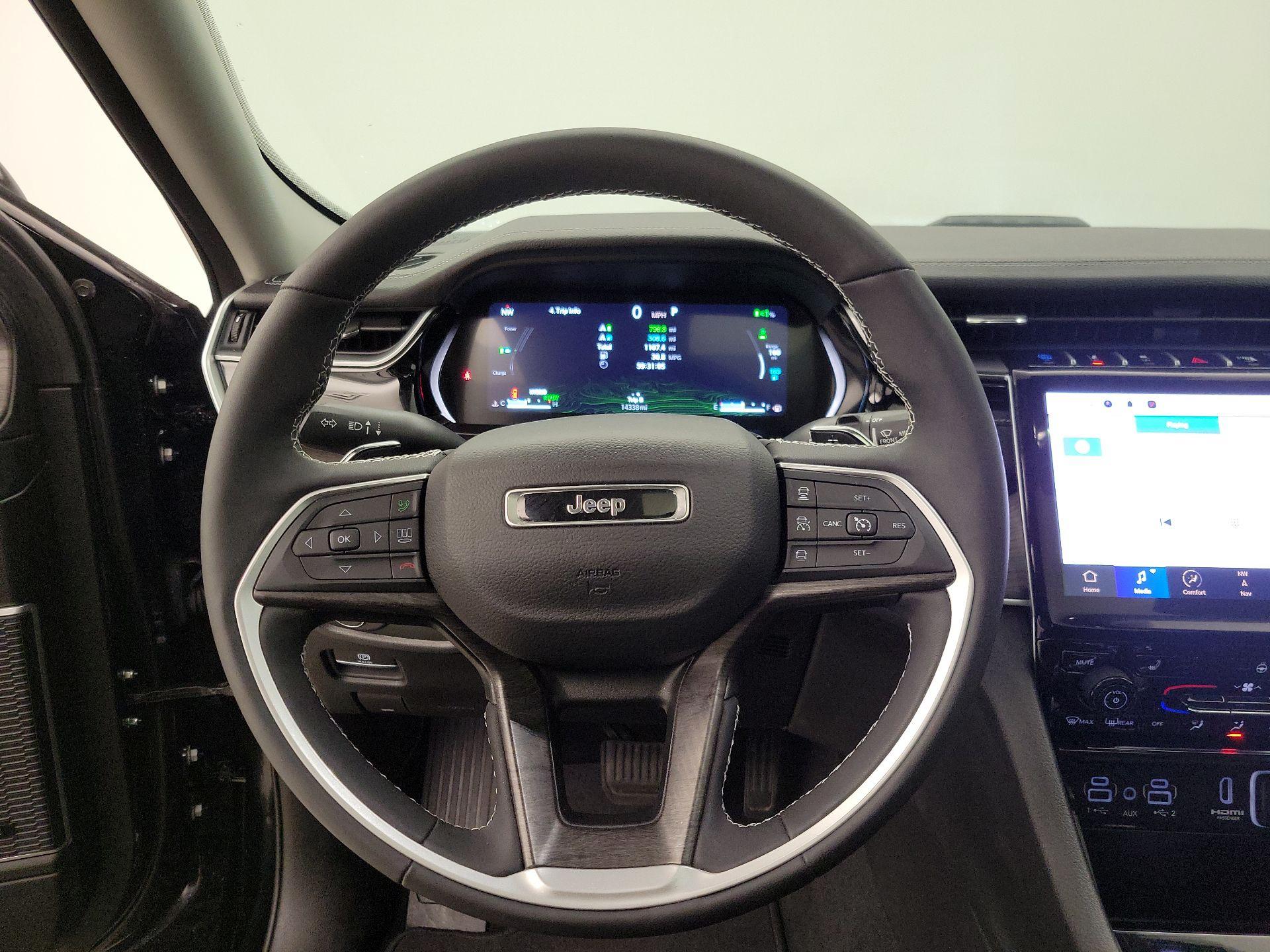 Thumbnail: 2023 Jeep Grand Cherokee - 10