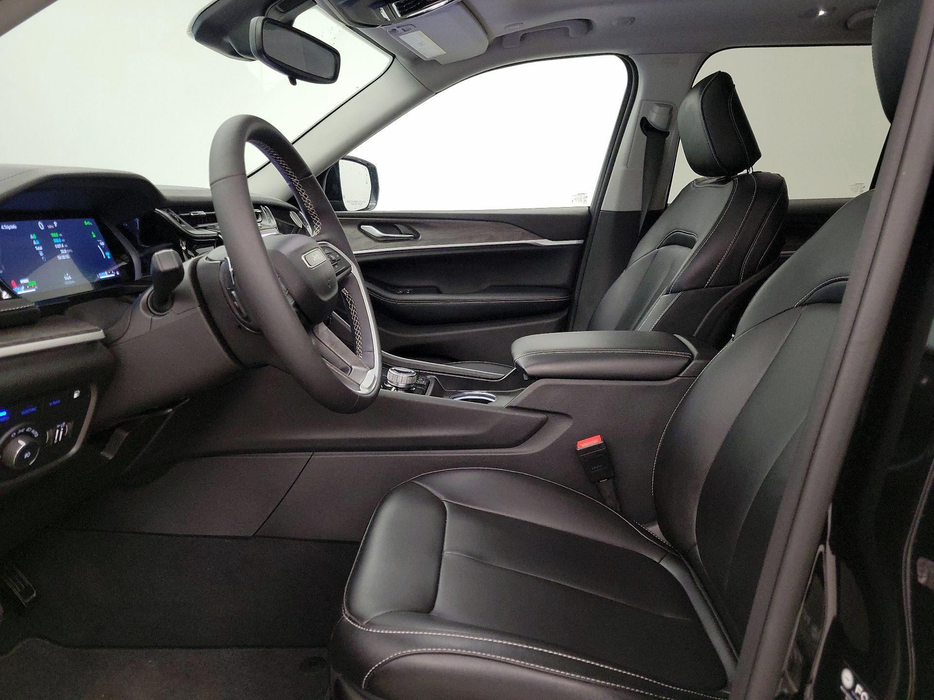 Thumbnail: 2023 Jeep Grand Cherokee - 11